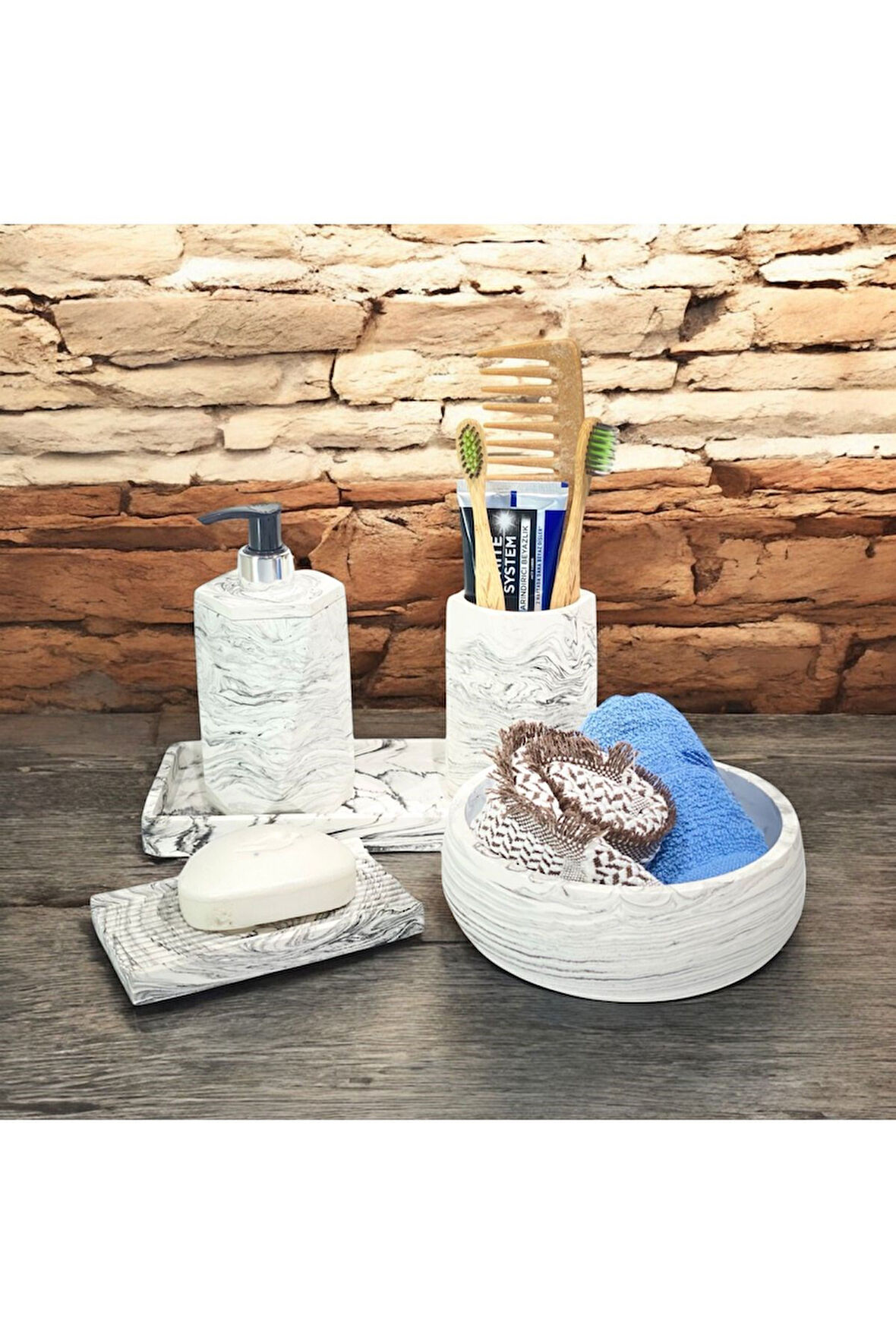 Mermer Esintili Beton Yüzeylerle Tasarlanmış Banyo Aksesuar Seti (5 Parça)