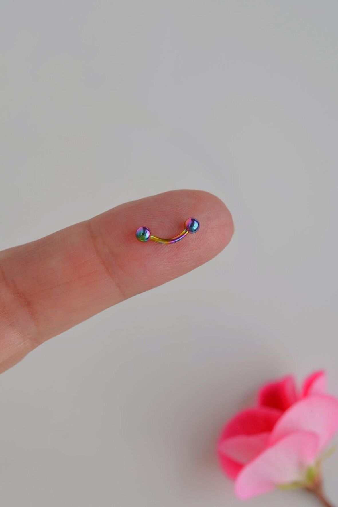 6 mm Hologram Renkli Çelik Toplu Piercing Tragus Helix Kıkırdak Lob Kaş