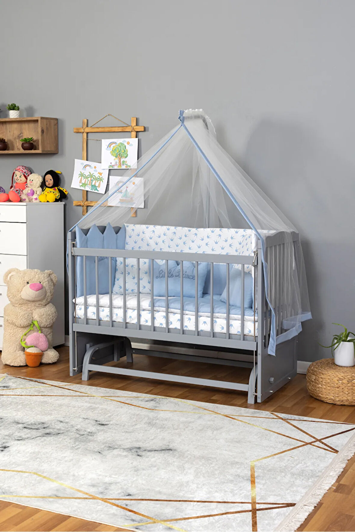 Ahşap Beşik Anne Yanı Yeni Doğan Tutku Gri Boyalı Bebek Beşiği MAVİ NAKIŞ UYKU SETLİ