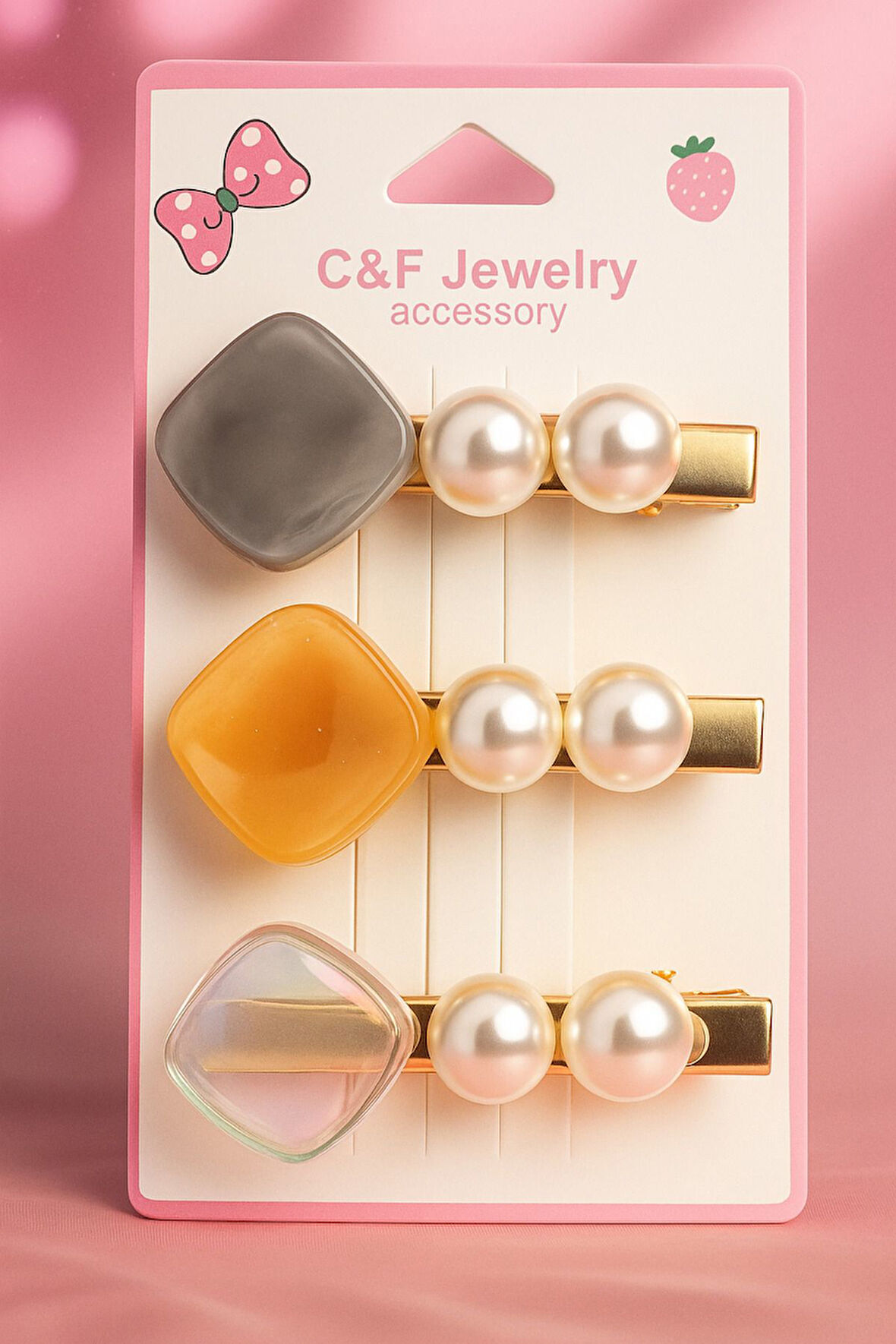 Altın Renk Zeminli Figürlü İnci Detaylı Saç Tokası – Şık ve Zarif Tasarım