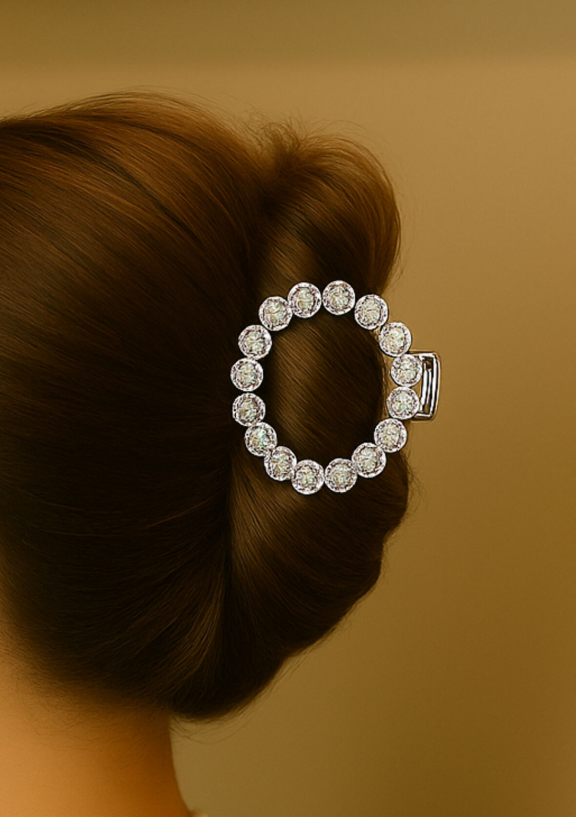 Taşlı Halka Formlu 6 cm Gümüş Saç Tokası – Zarif ve Işıltılı Saç Aksesuarı