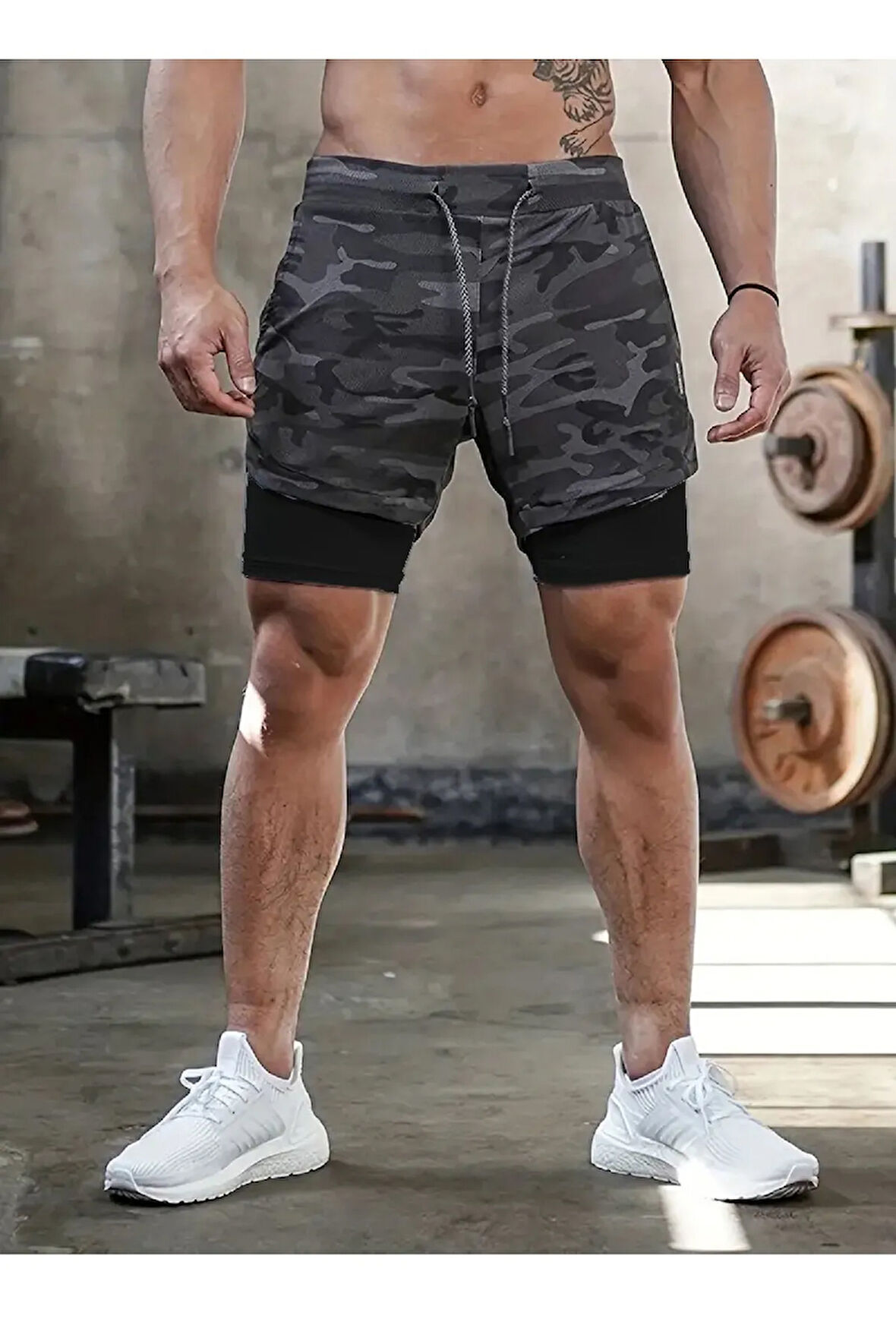 Kamuflaj desen Sporcu Şortu, Alt Siyah Tayt Görünümlü Çok Cepli Taytlı Spor Şortu