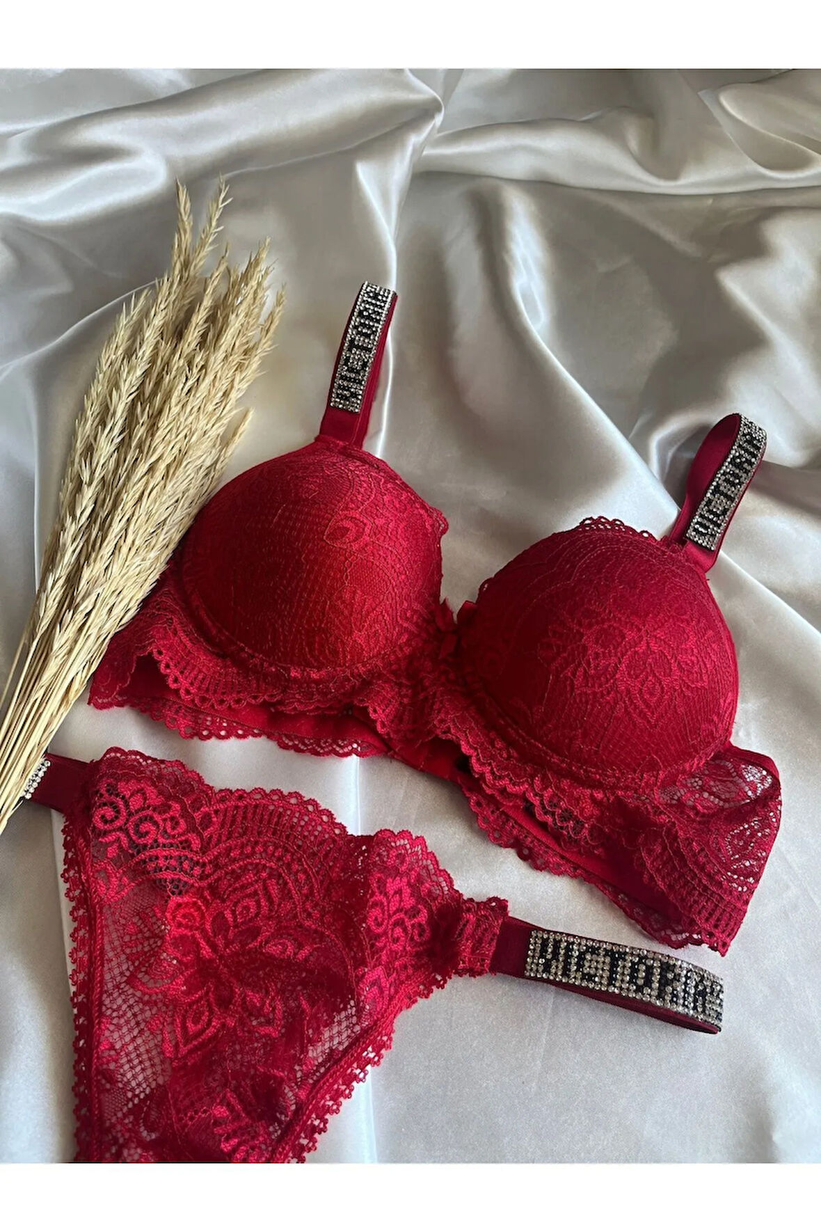 Dantelli Lastiği Taşlı Balenli Destekli Dolgulu Push Up Kırmızı Sütyen Ve String Iç Çamaşırı Takımı