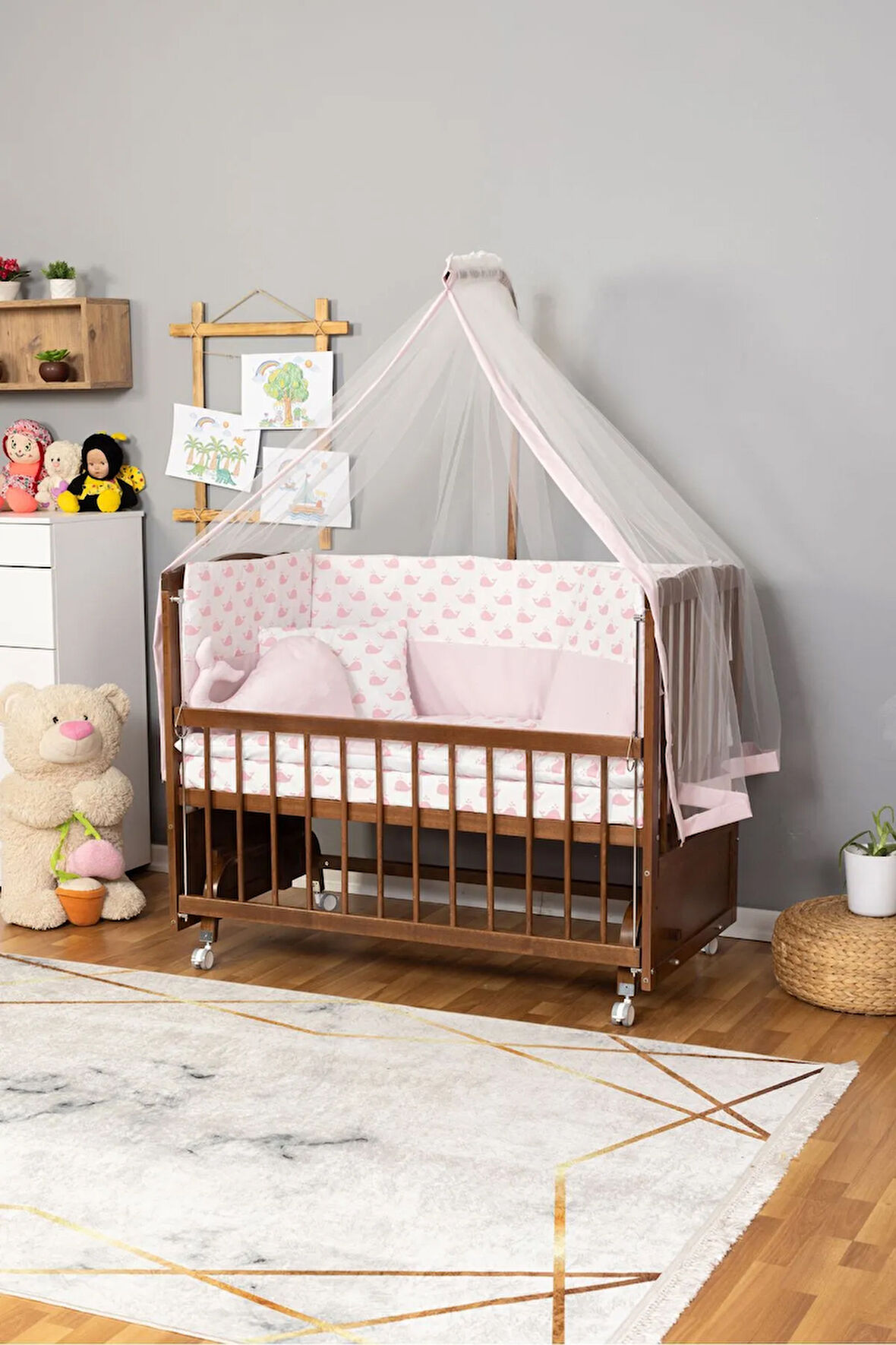 Ahşap Beşik Anne Yanı Beşik Ceviz 60x120 - Pembe Balina Uyku Seti Yatak Tekerlekli