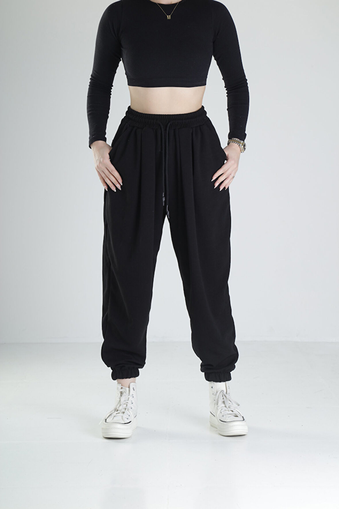 Paça Lastikli Pileli Siyah Jogger Pantolon