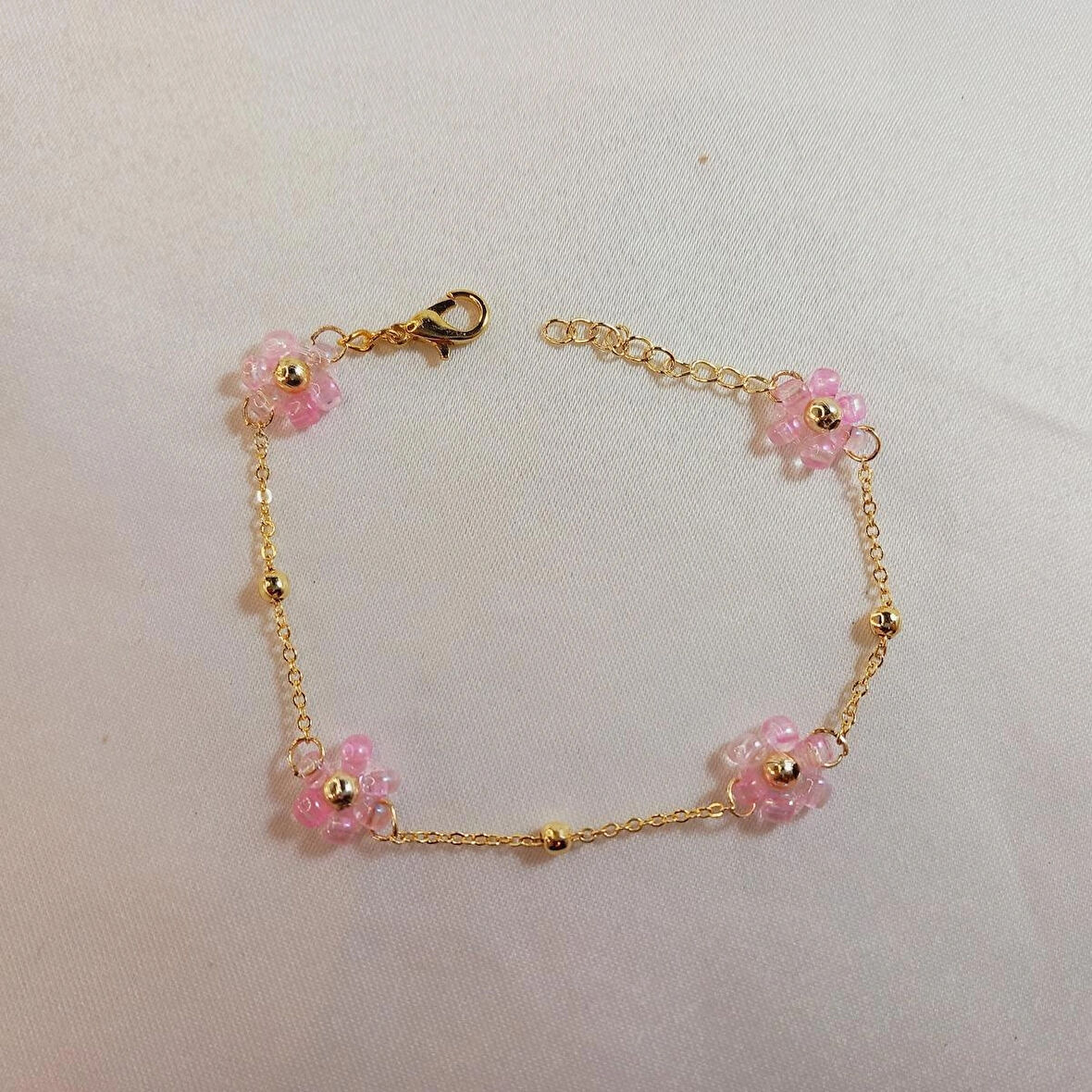 Crystal Atelier Altın Kaplama Cam Boncuk Çiçek Bileklik, Kadın Bileklik, Çiçek Modeli Bileklik, Altın Kaplama Top Zincirli Çiçek Bileklik, Cam Boncuk Umut Çiçeği Bileklik, Pembe Çiçek Bileklik