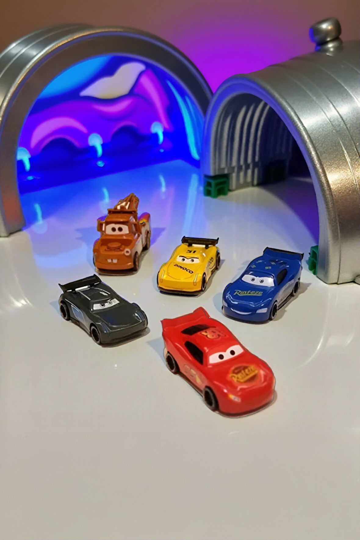 Cars Şimşek Mcqueen Figürlü Karakterli Sürtmeli Araba 5'li Set Eğitici Oyuncaklar