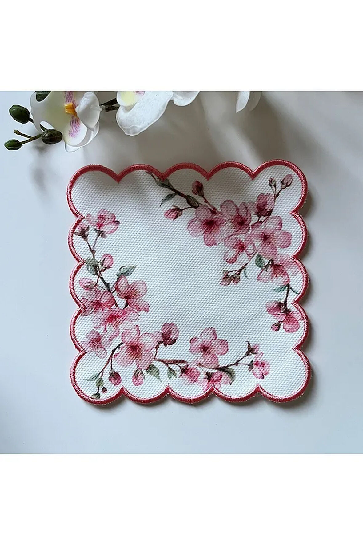 Pembe Kenar Sakura Desenli Dijital Baskılı, Kenarı  Nakışlı Dekoratif Kokteyl Peçeteleri