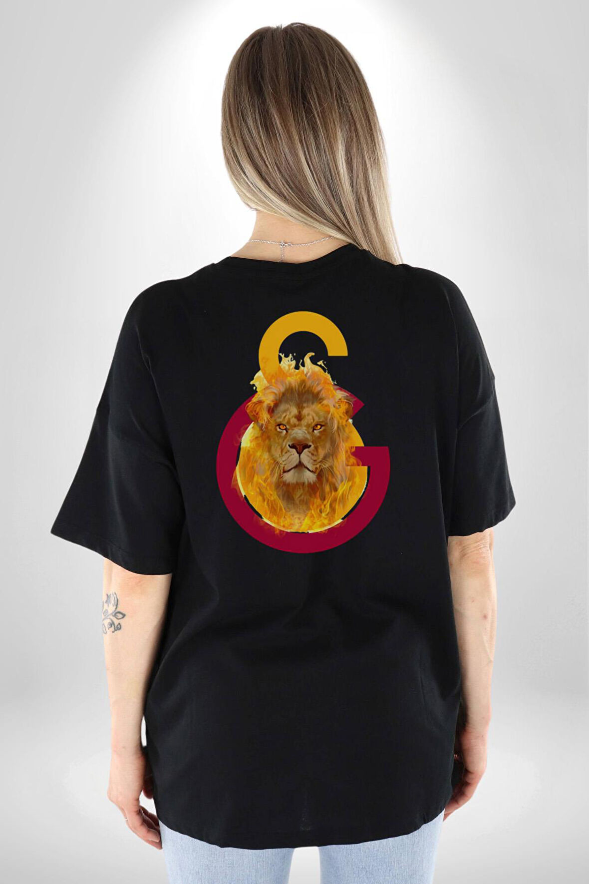 Sarı Kırmızı Aslan Ateş Logo Pamuklu Kadın Erkek Oversize Sırt Dijital Baskılı Siyah T-shirt