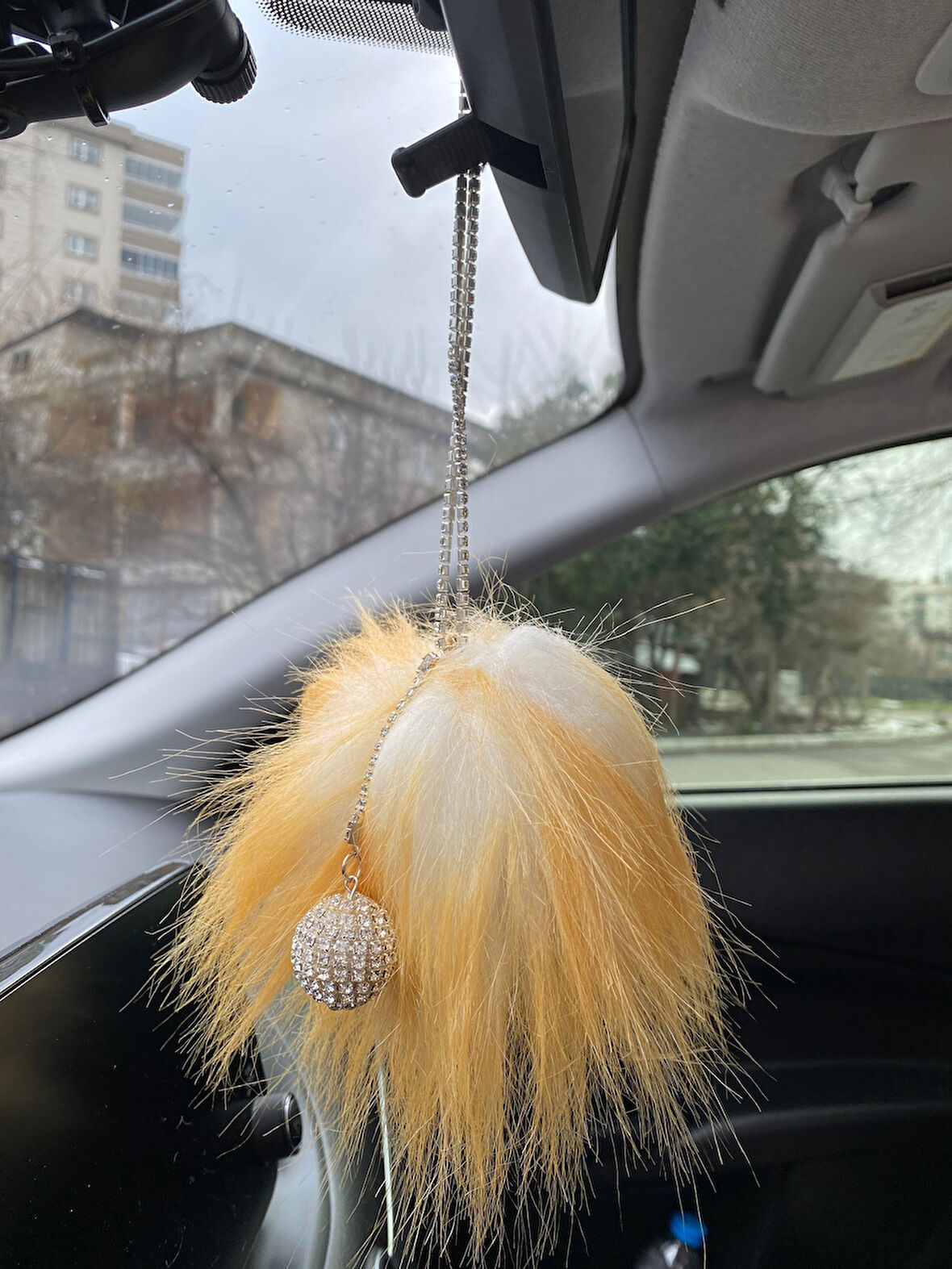 Mini Disko Toplu Tüylü Ponpon Dikiz Ayna Süsü Sarı Beyaz