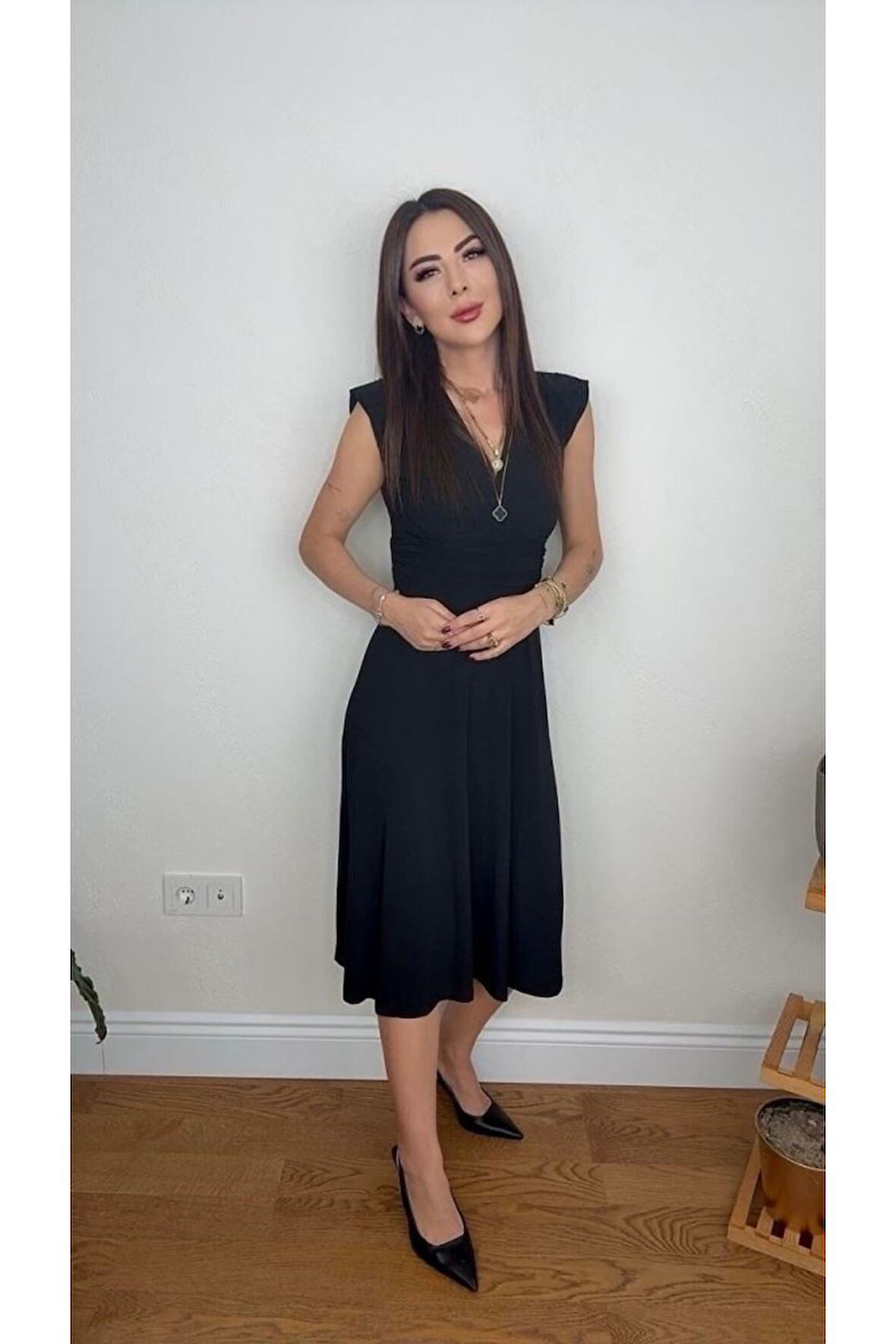 Kadın Kısa Kollu Kruvaze Yakalı Bel Korsajı Buzgulu Midi Janjan Krep Elbise