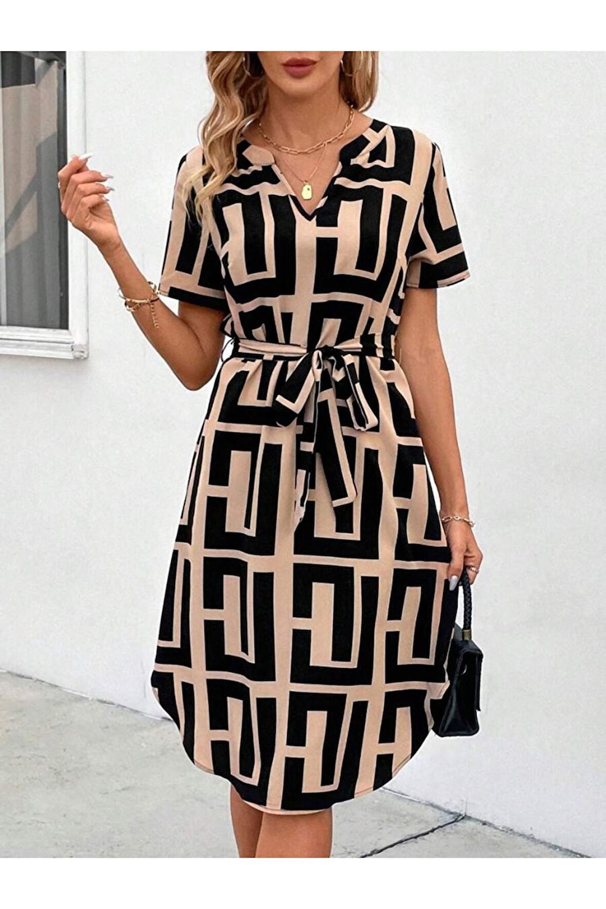 Kadın Kısa Kollu V Yakalı Desenli Kuşaklı Süprem Elbise