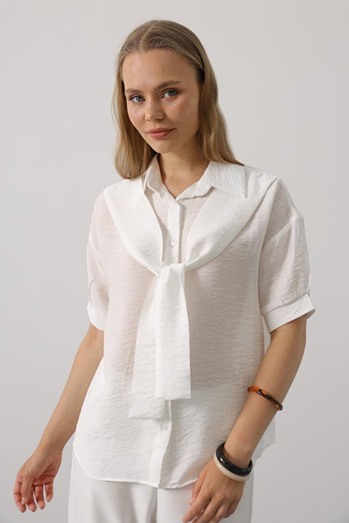 Atkı Detaylı Yarım Kol Gömlek - Beyaz