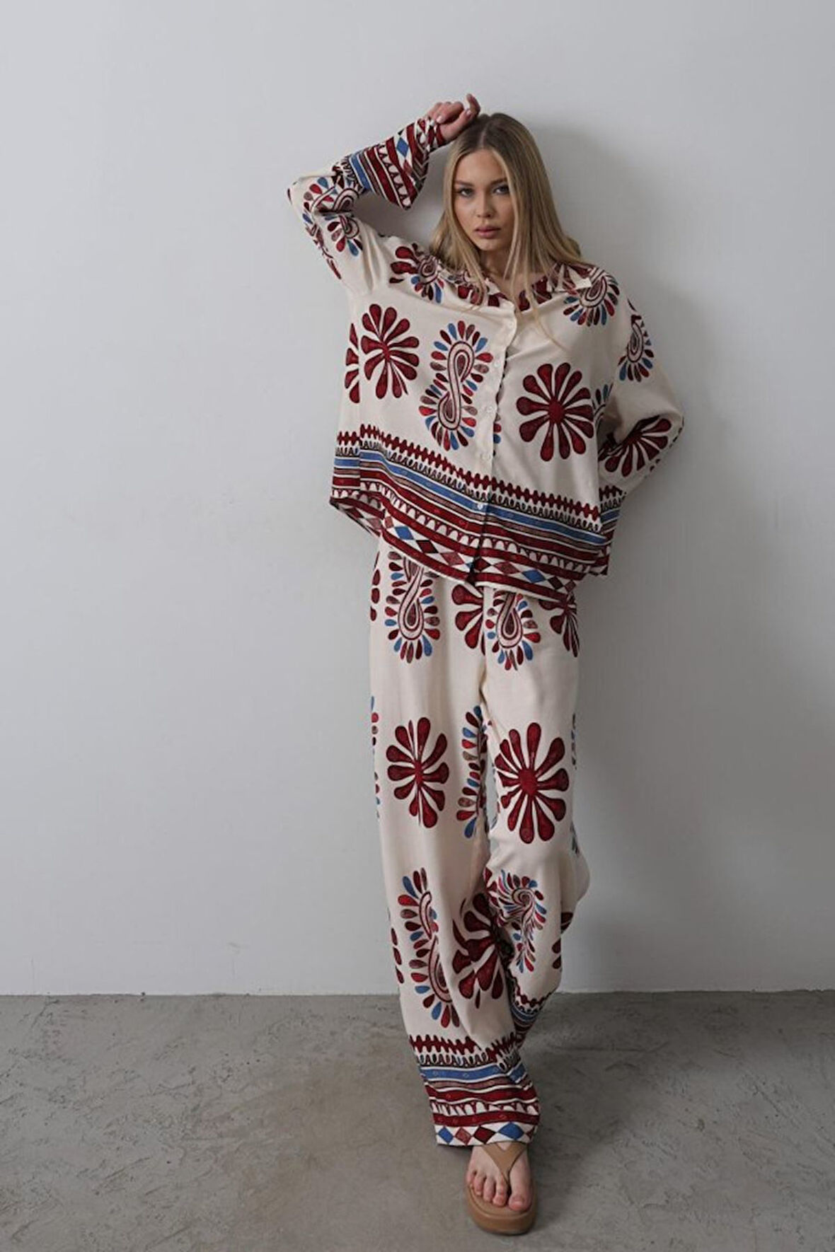 Desenli Kolları Volanlı Pantolon Takım - Kırmızı