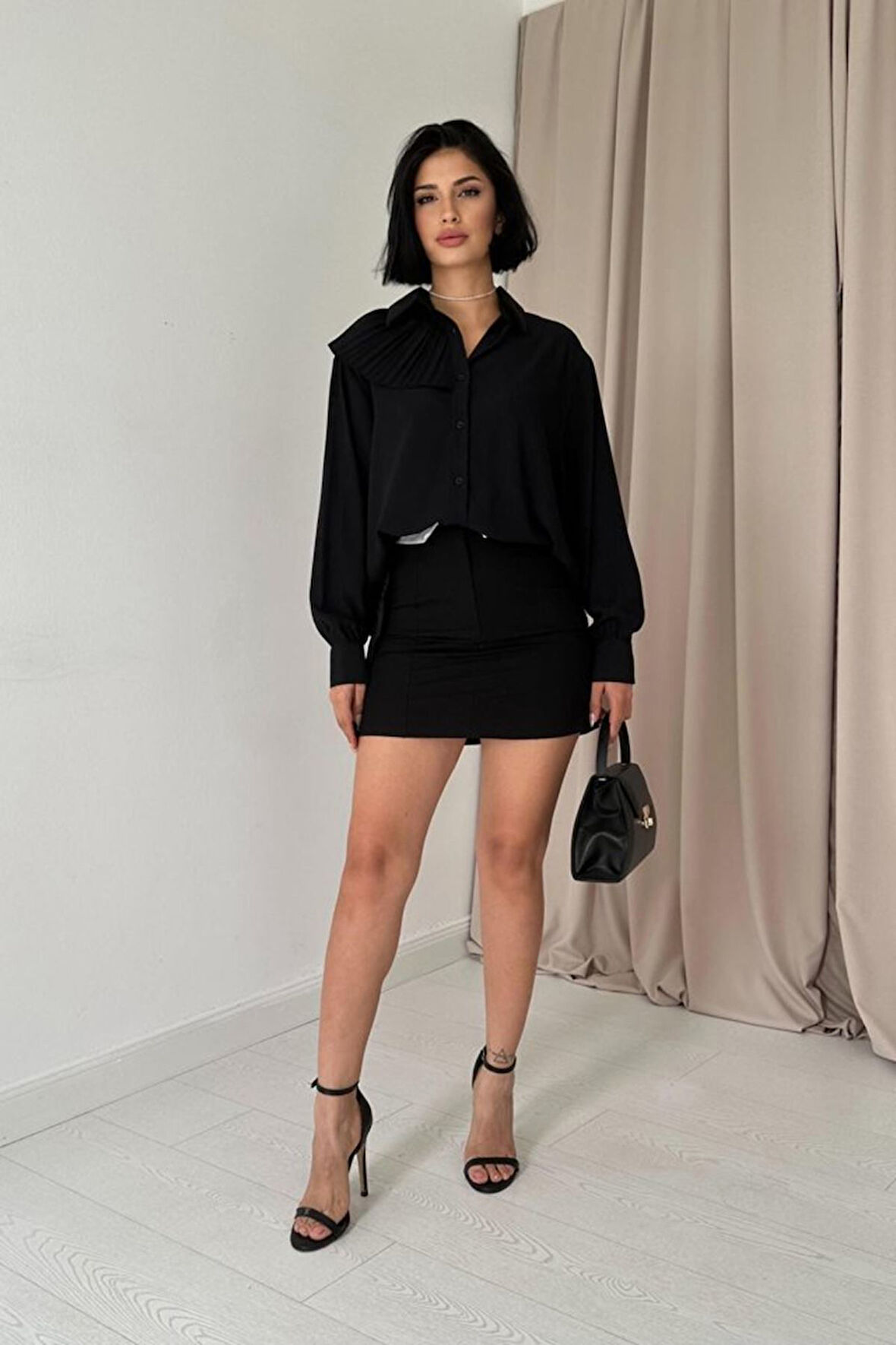 Siyah Pilise Detaylı Jesica Gömlek