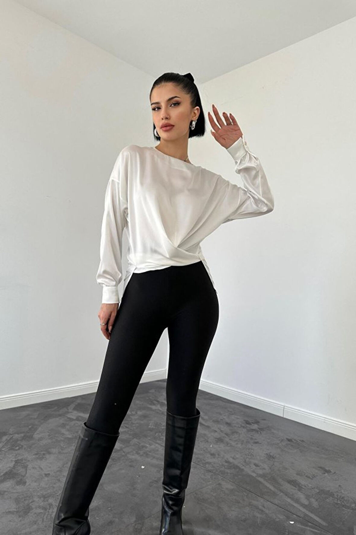 Beyaz Bisiklet Yaka Bluz