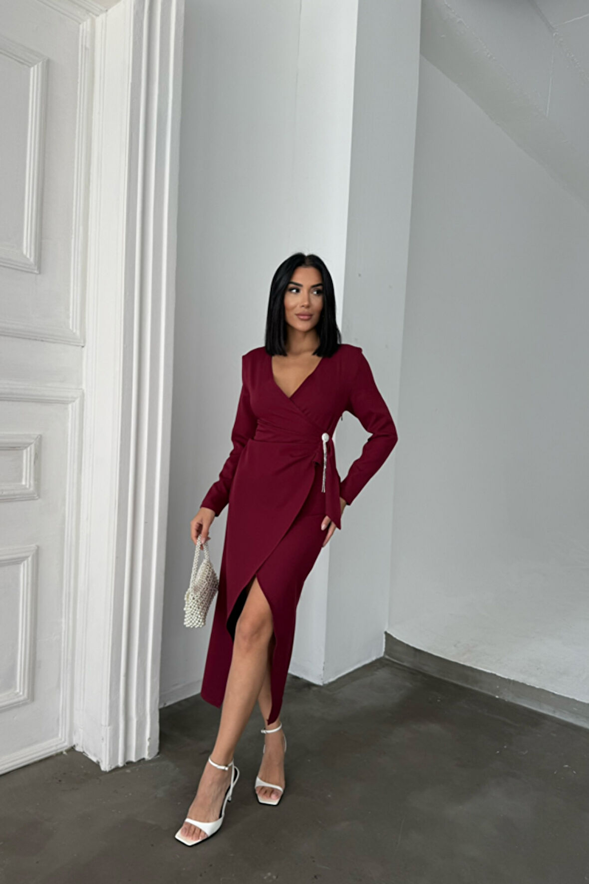 KRUVAZE BROŞ DETAYLI ELBİSE - Bordo