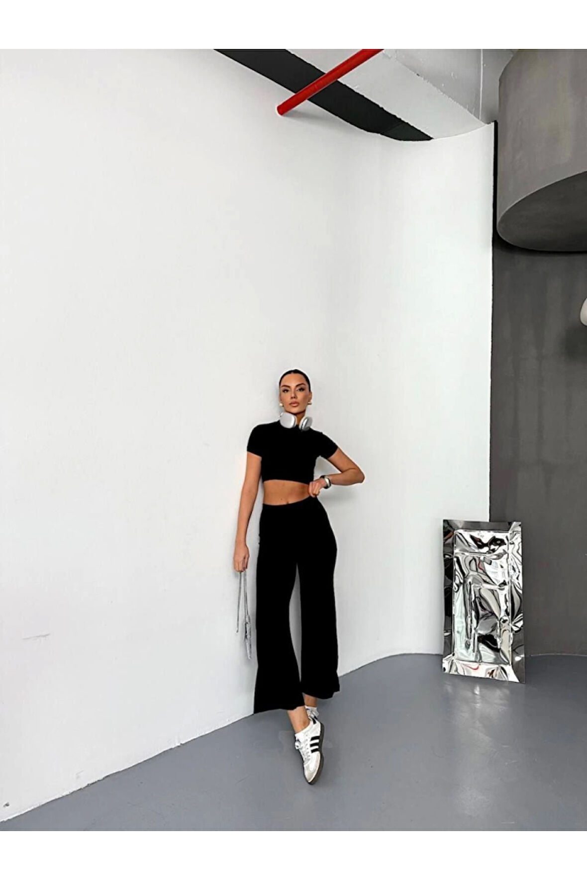 Osy Modal Yumuşak Dokulu Kumaş Kısa Kollu Crop Alt Ispanyol Paça Pantalon Ikili Takım - Siyah