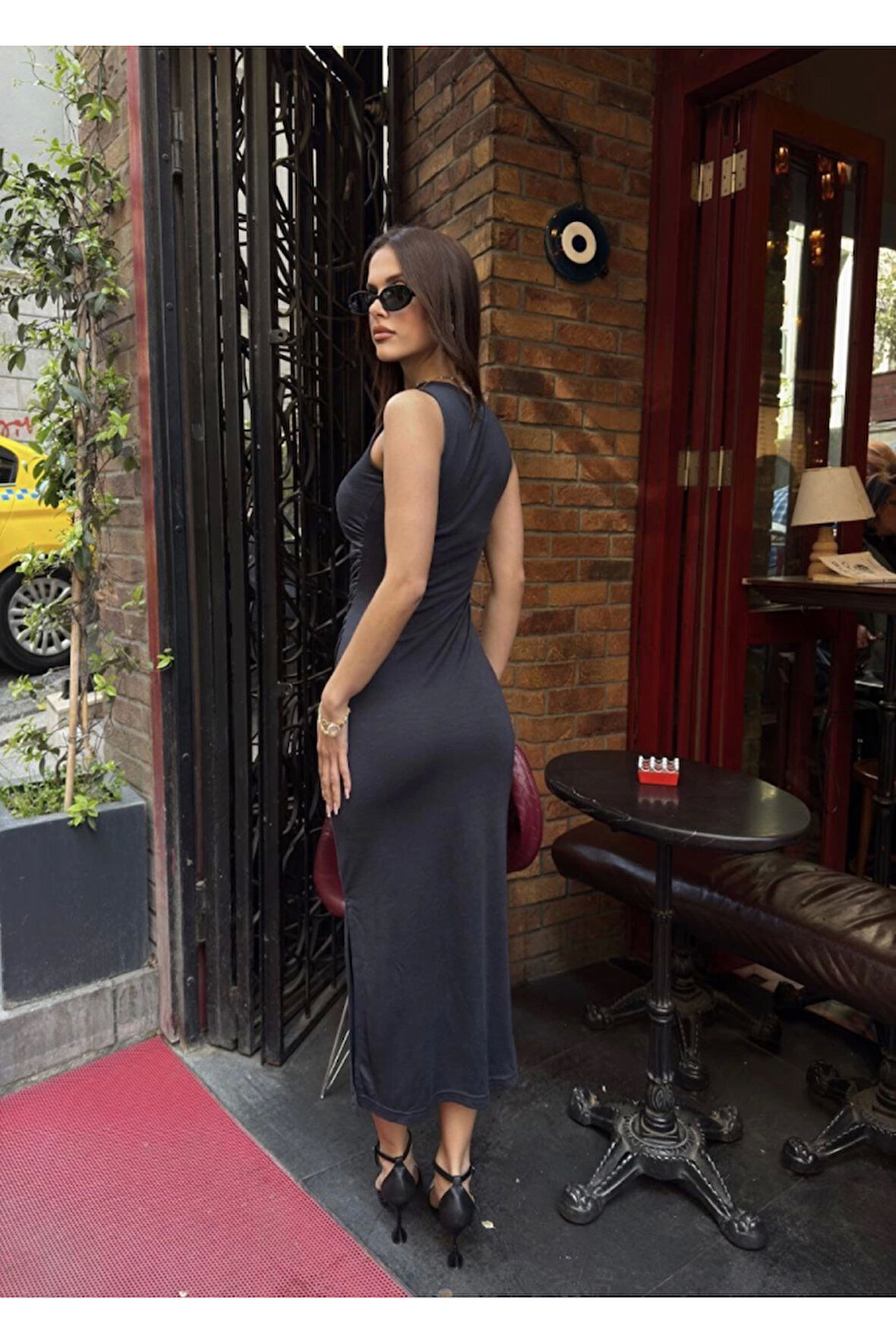 Osy Modal Yumuşak Dokulu Kumaş Bisiklet Yaka Sıfır Kolsuz Yırtmaçlı Uzun Elbise - Füme