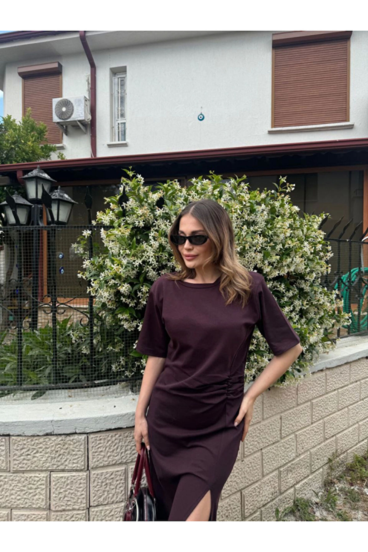 Kısa Kollu Uzun Yandan Yırtmaçlı Elbise - Kahverengi