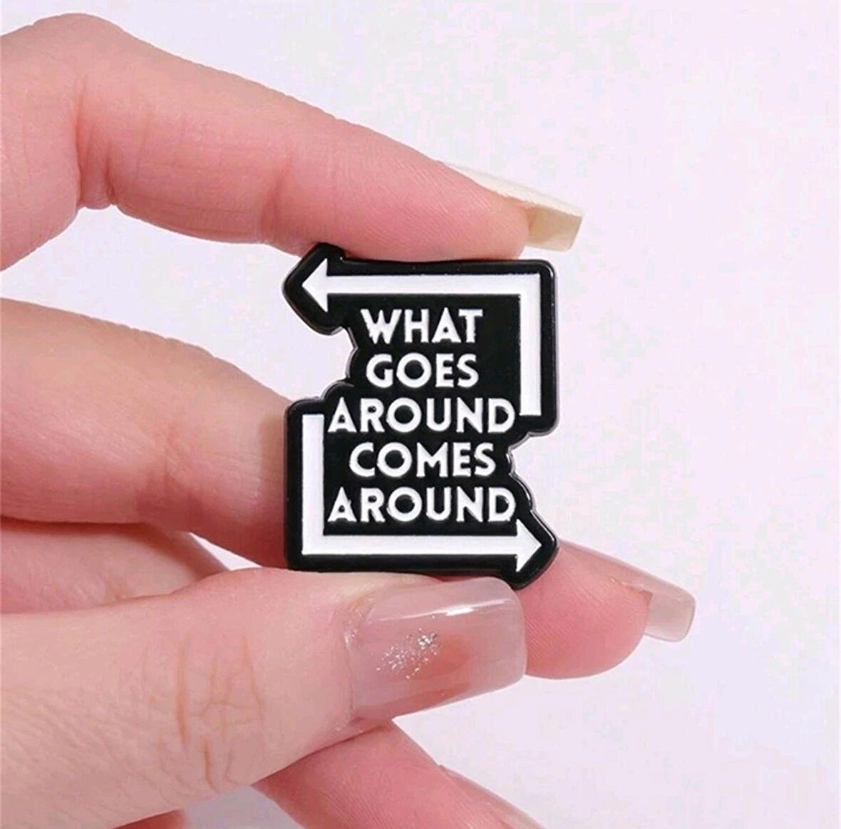 What Goes Around Comes Around Yazılı Broş