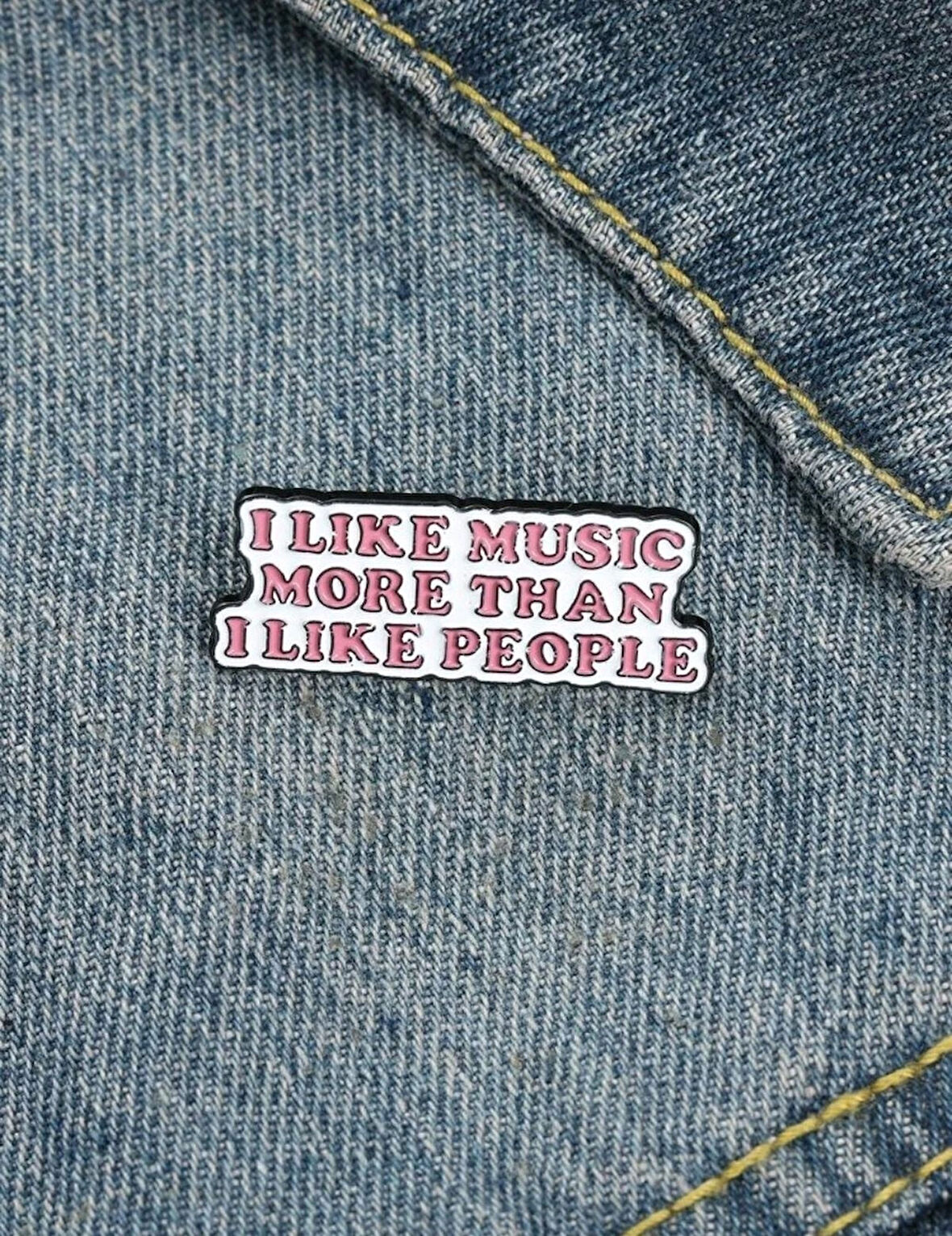 I LIKE MUSIC MORE THAN I LIKE PEOPLE Yazılı Broş