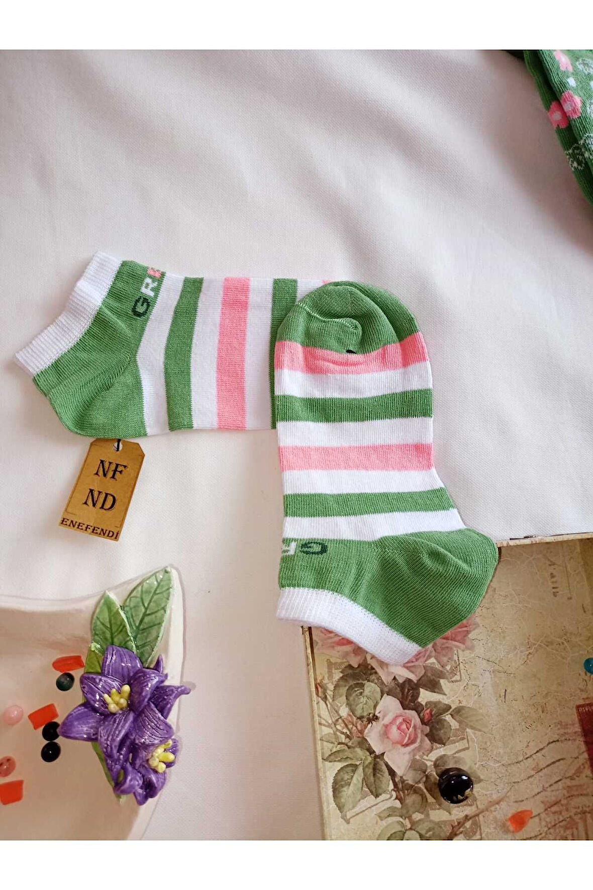 DİKİŞSİZ PATİK ÇORAP YUMUŞAK PAMUKLU KISA KONÇ DESENLİ KADIN ÇORABI 36-40 TEK ADET YEŞİL BEYAZ