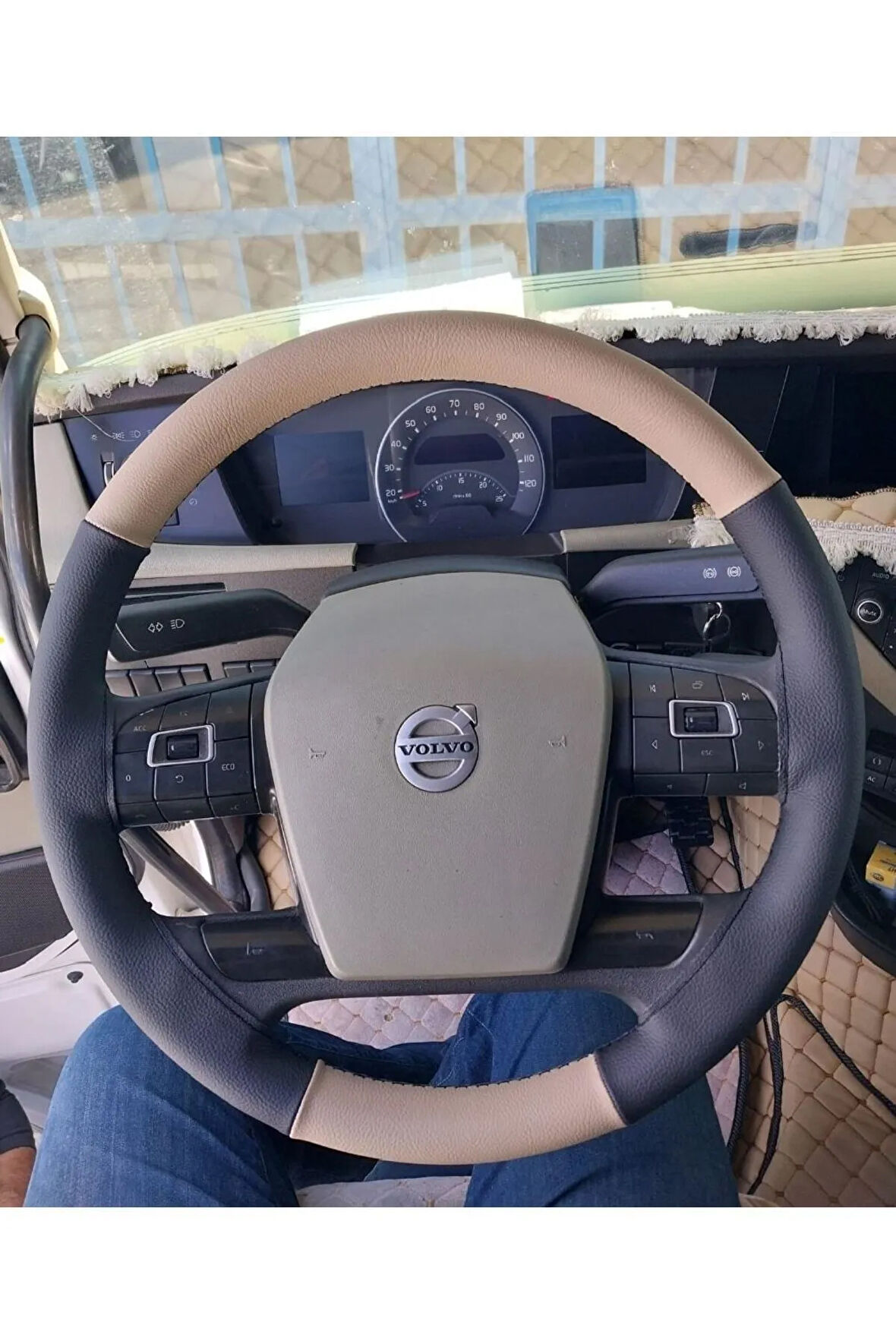 DİKİŞLİ DERİ DİREKSİYON KILIFI SİYAH/BEJ DERİ SİYAH DİKİŞLİ VOLVO TIR KAMYON İÇİN HIZLI KARGO