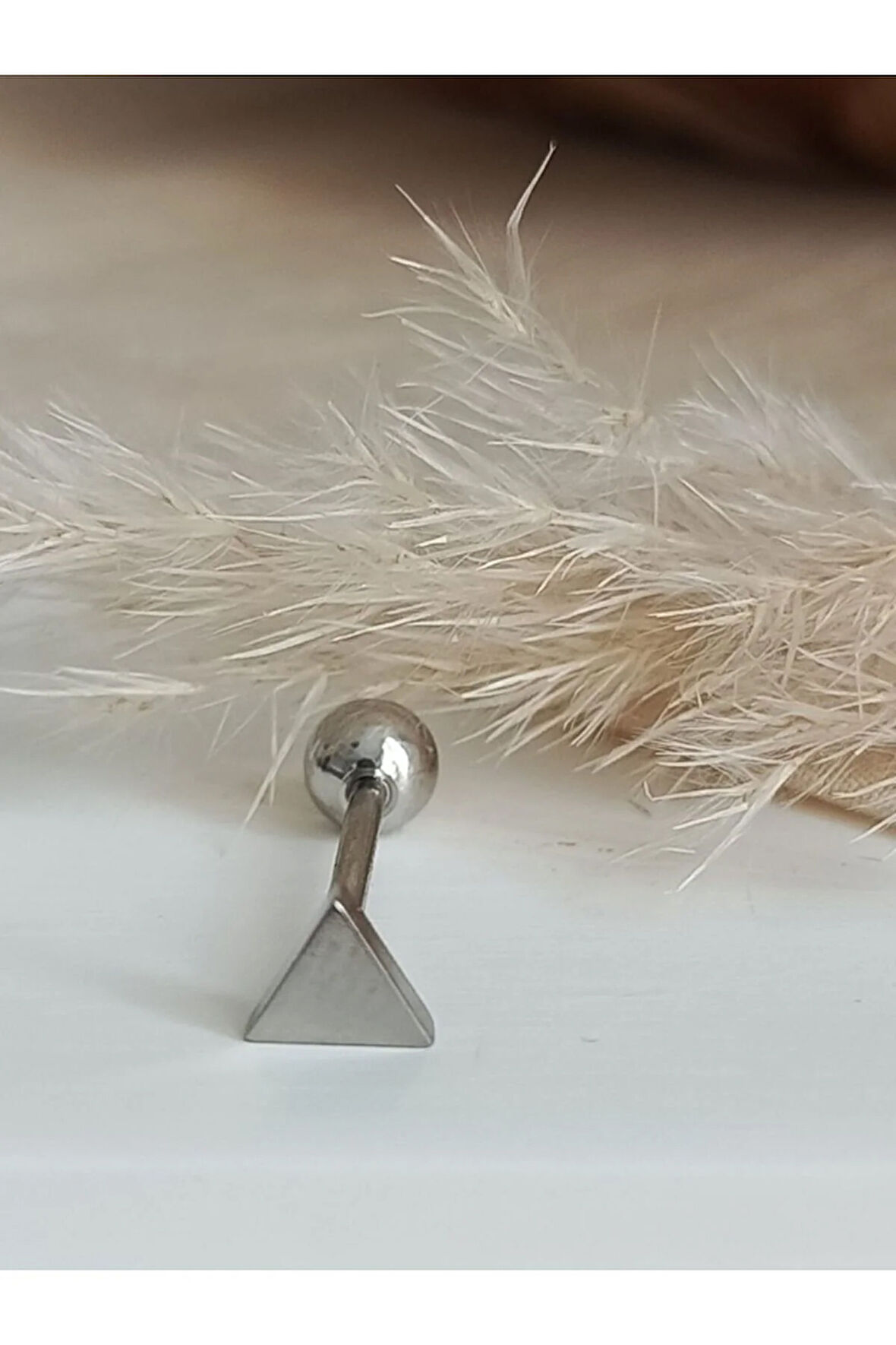 Üçgen çelik dil piercing