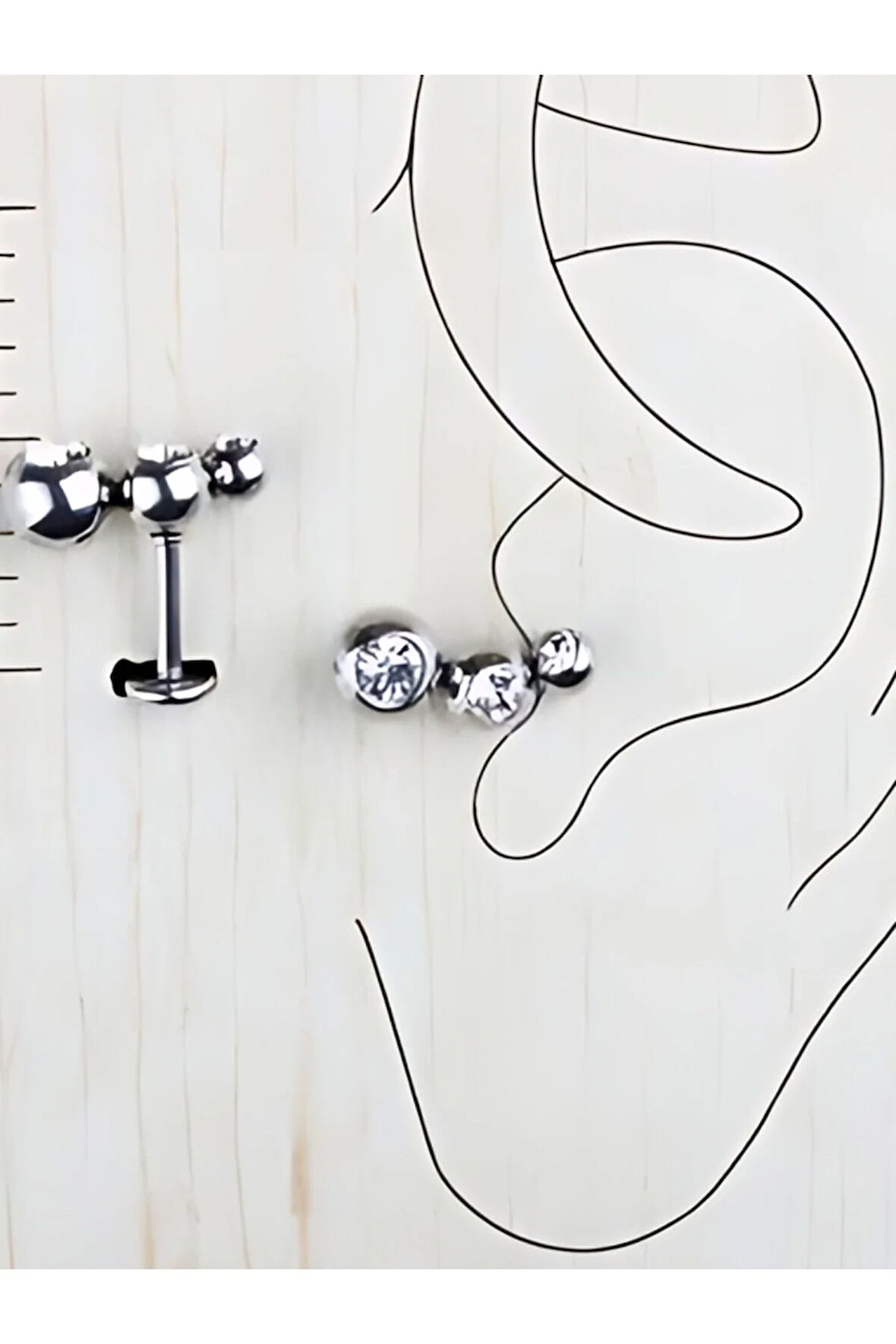 Üç Top Taşlı Yay Çelik Tragus Helix Piercing