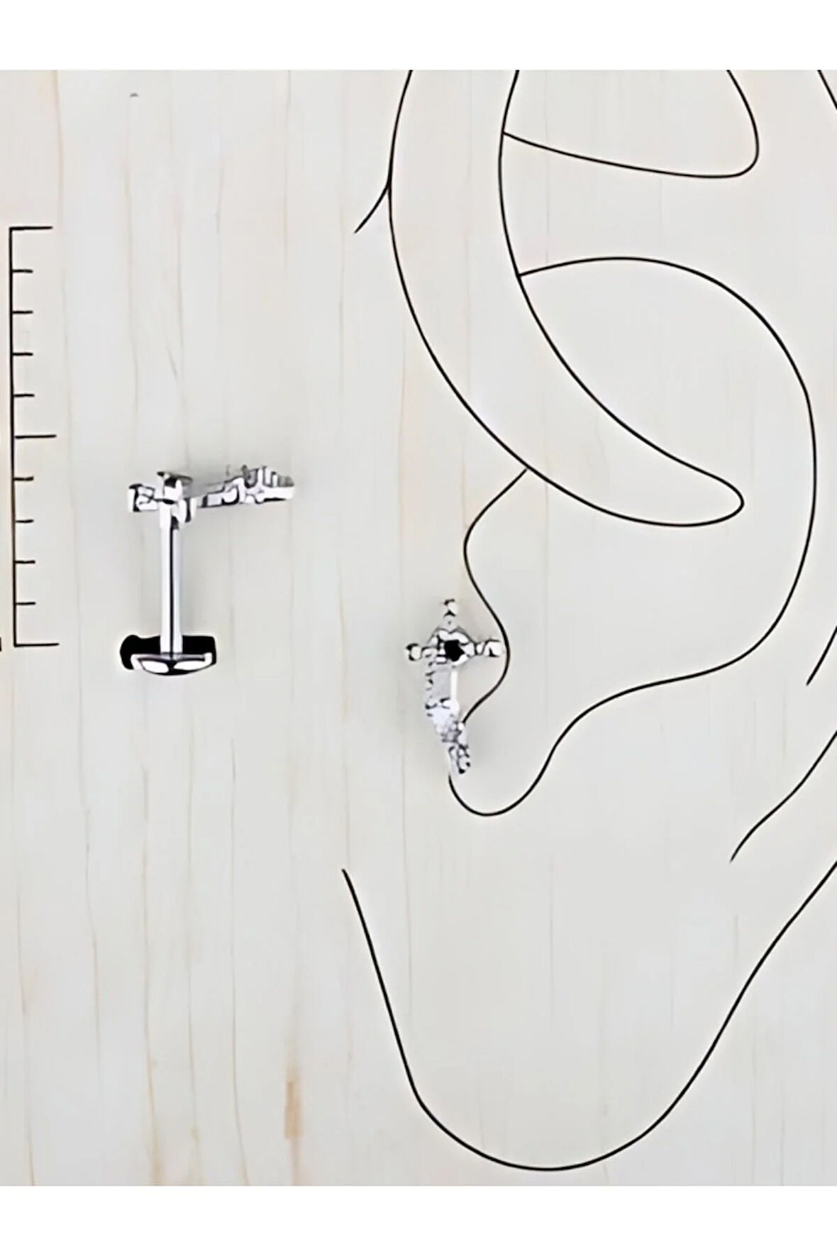 Haç Püskül Çelik Tragus Helix Piercing