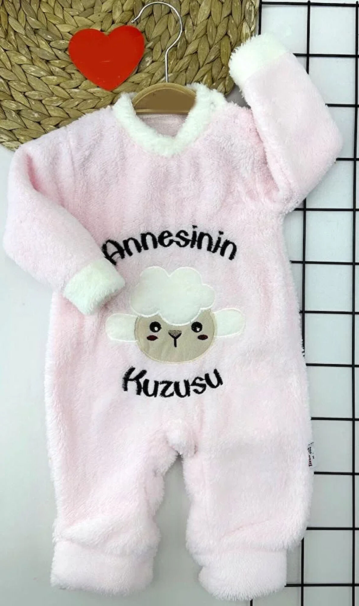 3-6-9-12 Ay Kuzu Tüylü Kumaş Annesinin Kuzusu Nakışlı Alttan Çıtçıtlı Kız Erkek Bebek Tulumu Pembe