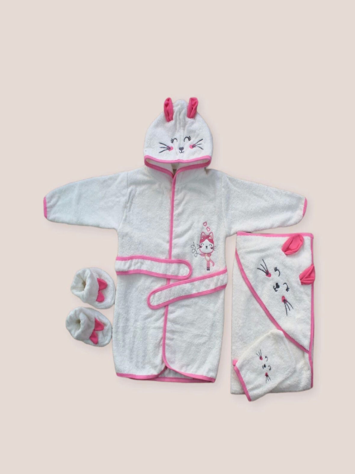 0-6 Ay Kedicik Nakışlı Bornozlu 5li Kız Bebek Havlu Silgi Takımı Fuşya