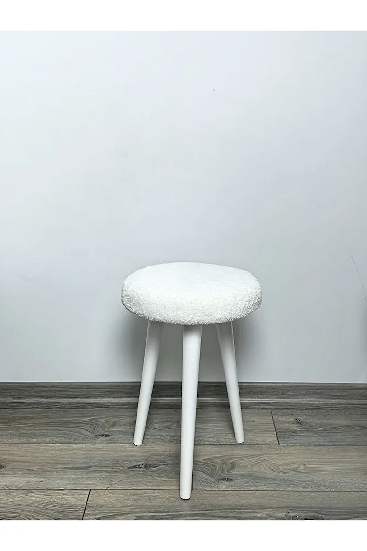 Cozy Peluş Puf Dekoratif Ahşap 3 Beyaz Ayaklı Tabure Şık Konforlu Yumuşacık Modern ve Rahat Oturak