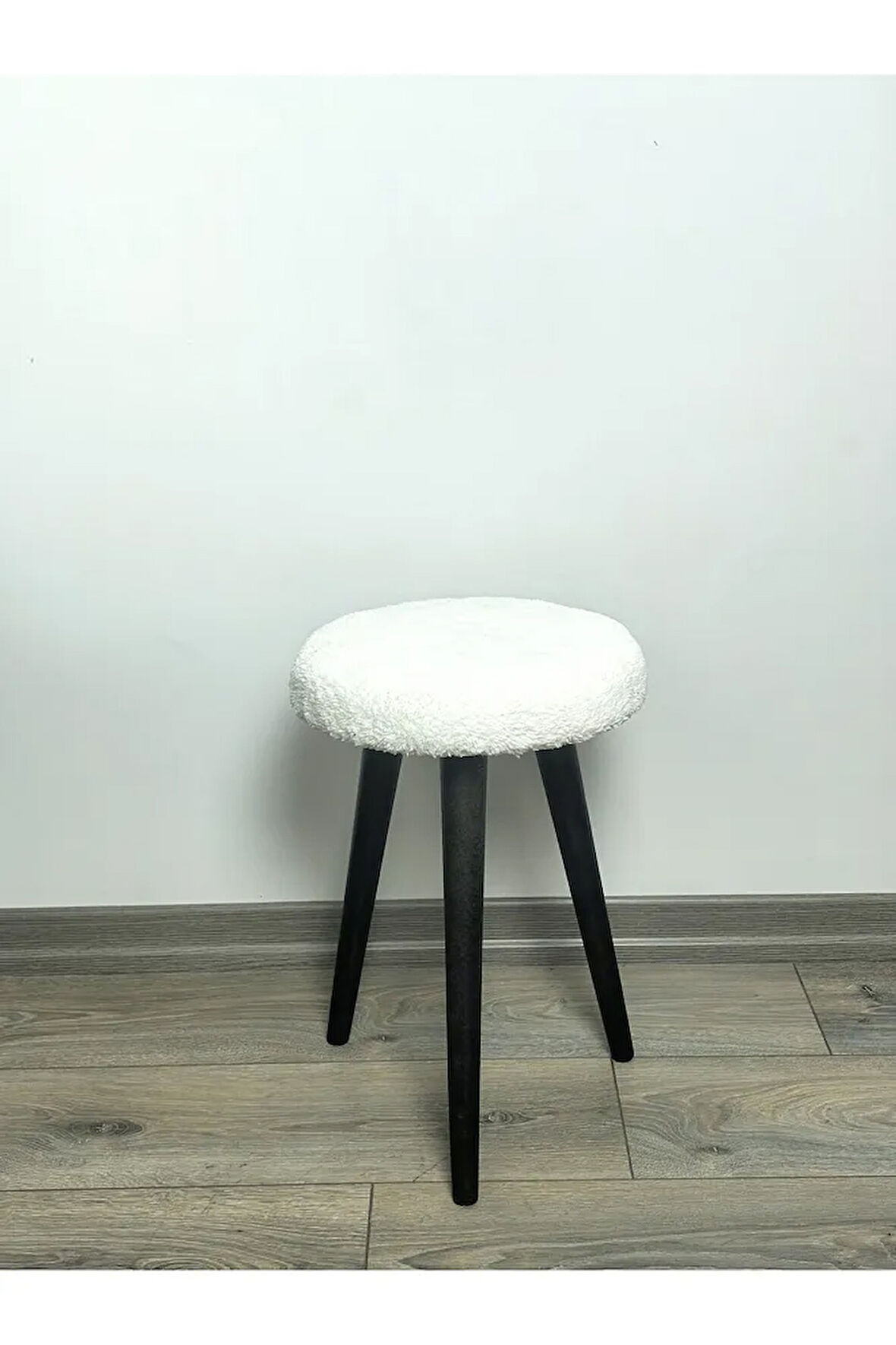 Cozy Peluş Puf Dekoratif Ahşap 3 Siyah Ayaklı Tabure Şık Konforlu Yumuşacık Modern ve Rahat Oturak