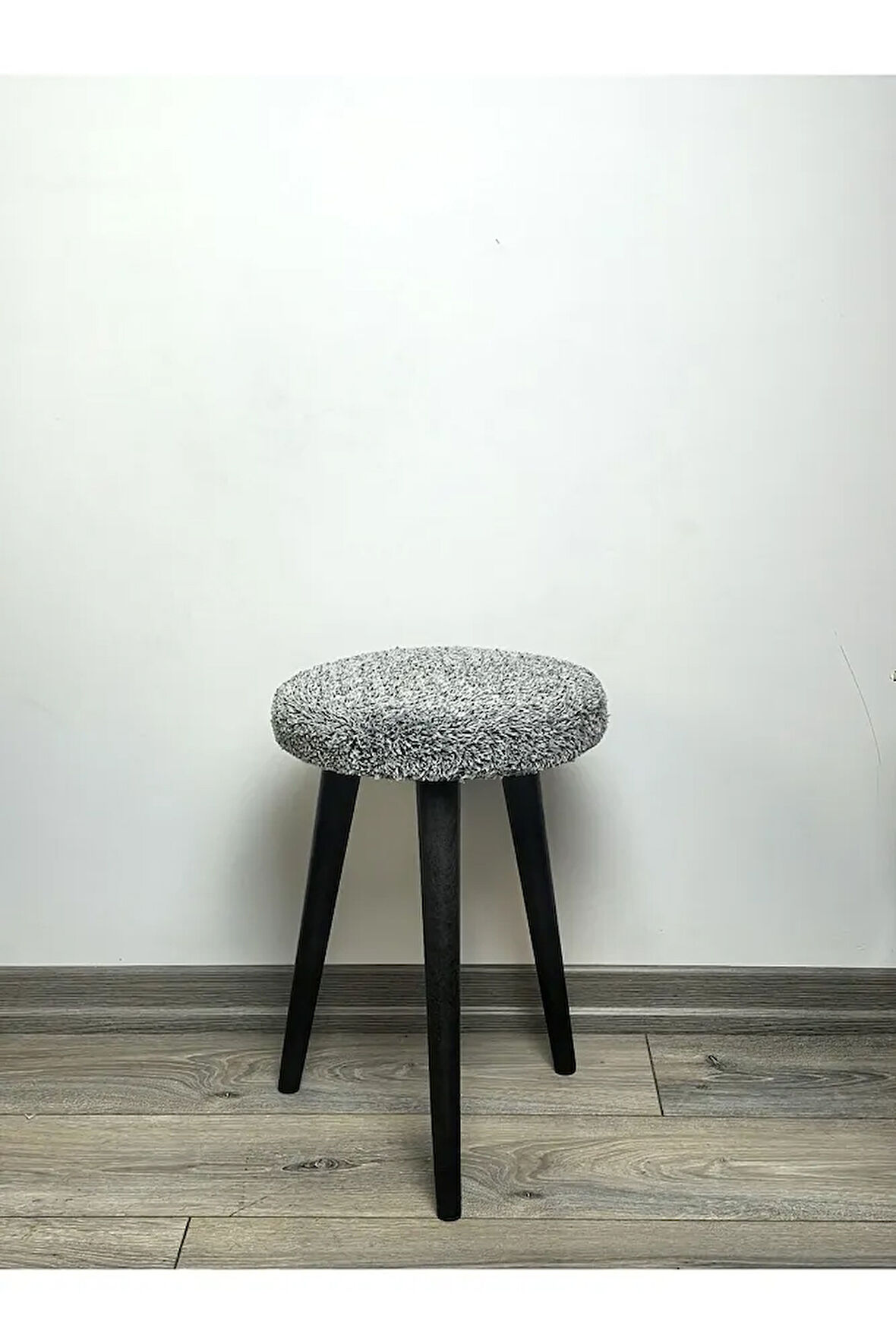 Cozy Peluş Puf Dekoratif Ahşap 3 Siyah Ayaklı Tabure Şık Konforlu Yumuşacık Modern ve Rahat Oturak