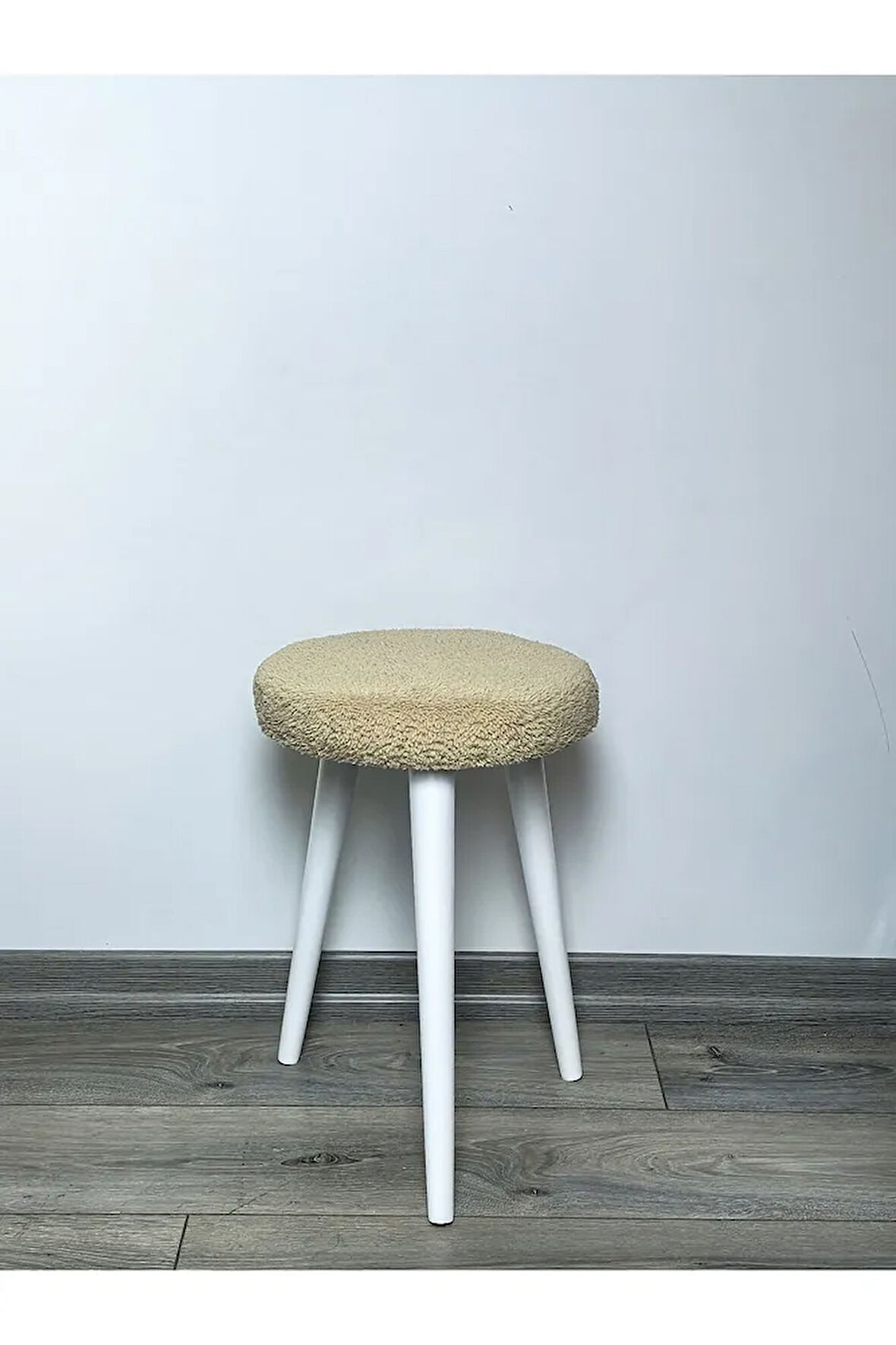 Cozy Peluş Puf Dekoratif Ahşap 3 Beyaz Ayaklı Tabure Şık Konforlu Yumuşacık Modern ve Rahat Oturak