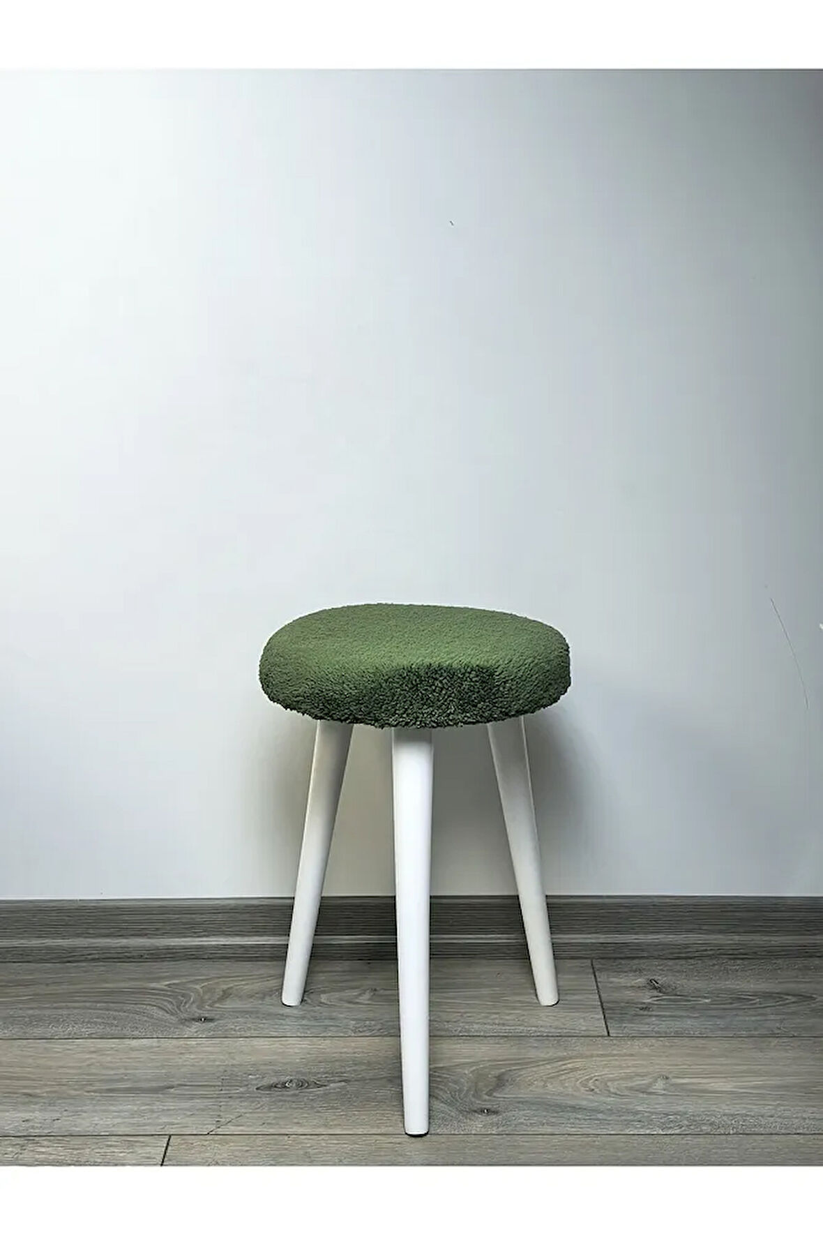 Cozy Peluş Puf Dekoratif Ahşap 3 Beyaz Ayaklı Tabure Şık Konforlu Yumuşacık Modern ve Rahat Oturak