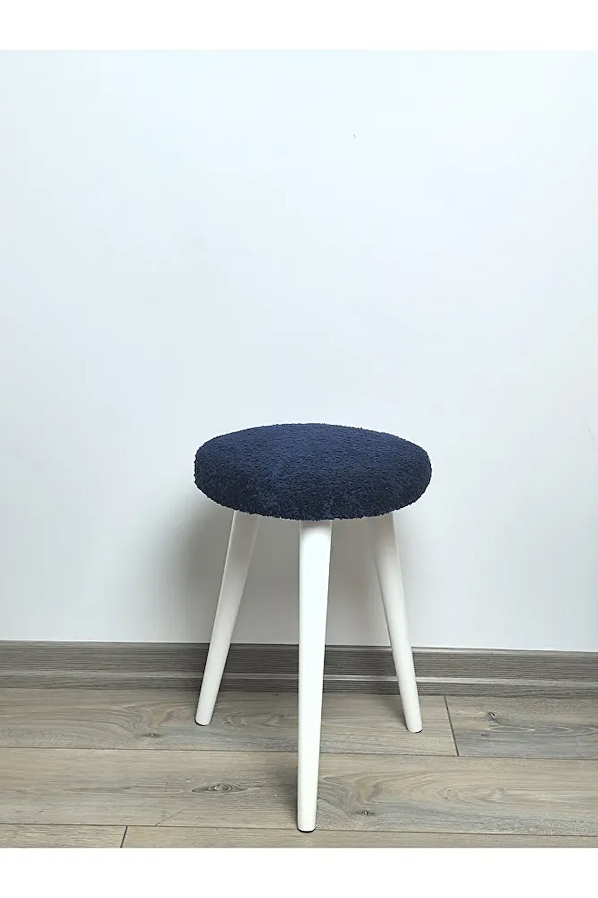 Cozy Peluş Puf Dekoratif Ahşap 3 Beyaz Ayaklı Tabure Şık Konforlu Yumuşacık Modern ve Rahat Oturak