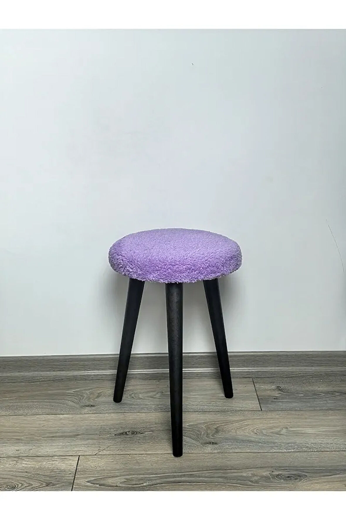 Cozy Peluş Puf Dekoratif Ahşap 3 Siyah Ayaklı Tabure Şık Konforlu Yumuşacık Modern ve Rahat Oturak