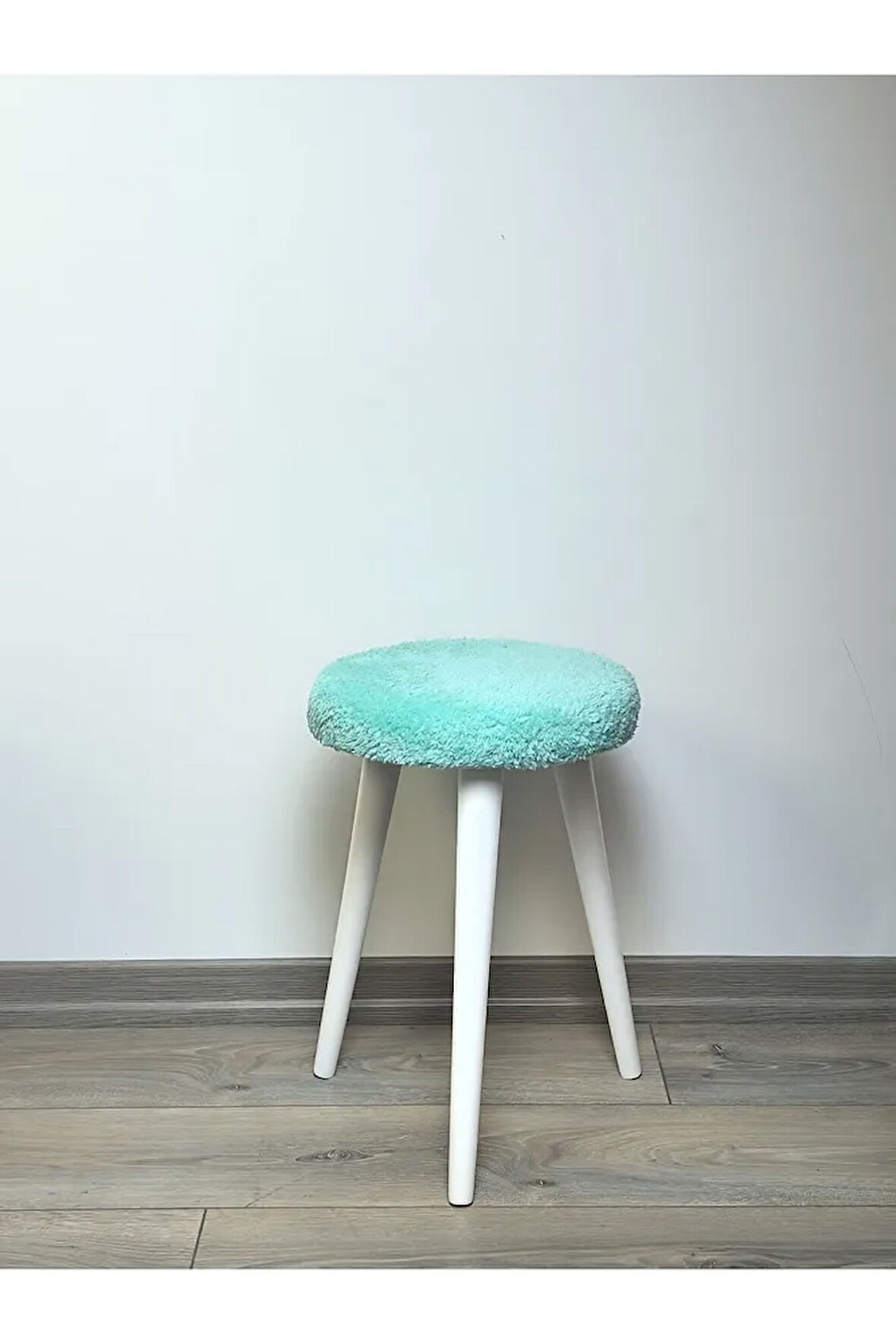 Cozy Peluş Puf Dekoratif Ahşap 3 Beyaz Ayaklı Tabure Şık Konforlu Yumuşacık Modern ve Rahat Oturak