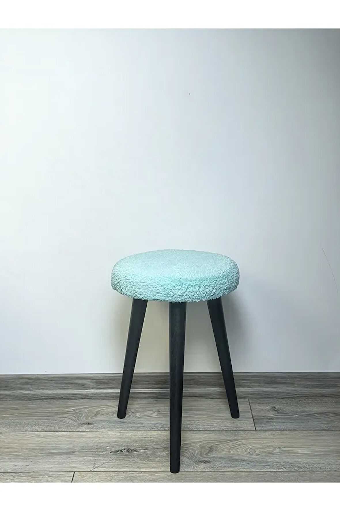 Cozy Peluş Puf Dekoratif Ahşap 3 Siyah Ayaklı Tabure Şık Konforlu Yumuşacık Modern ve Rahat Oturak