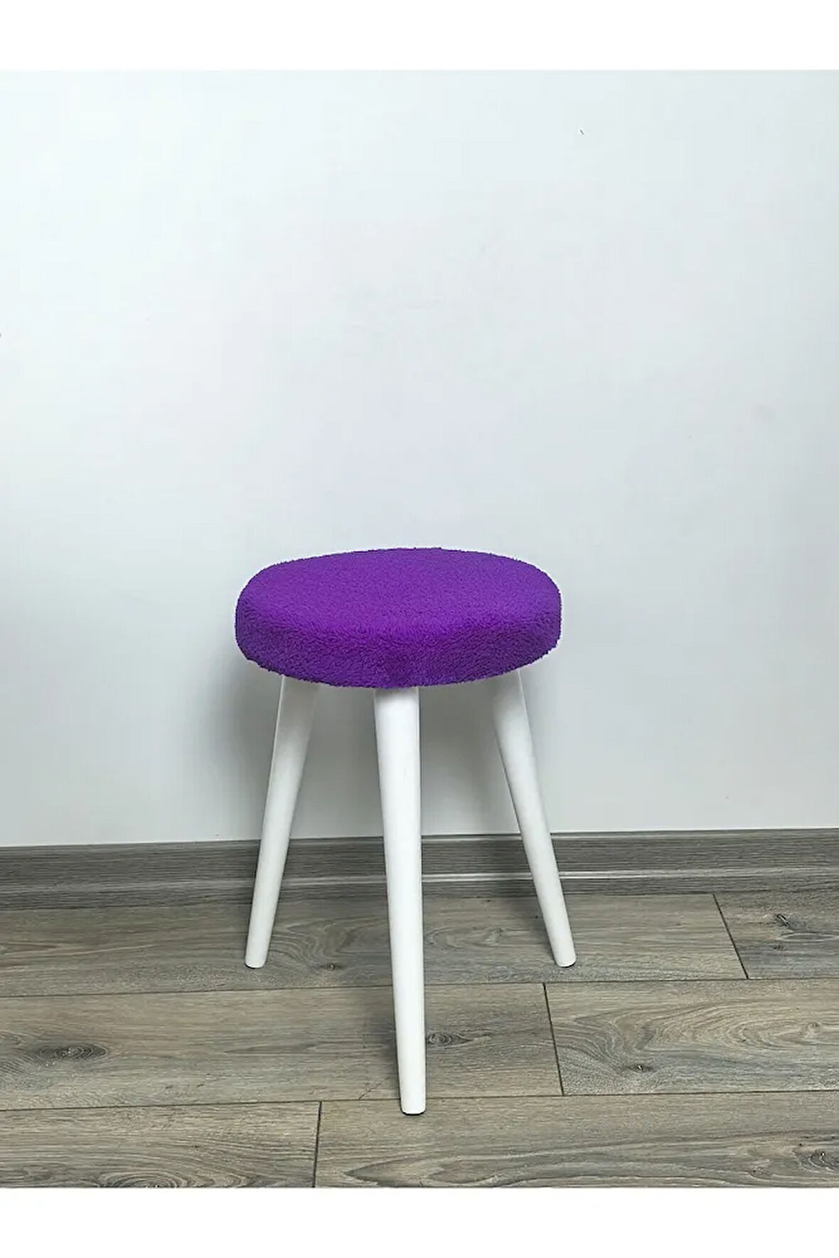 Cozy Peluş Puf Dekoratif Ahşap 3 Beyaz Ayaklı Tabure Şık Konforlu Yumuşacık Modern ve Rahat Oturak
