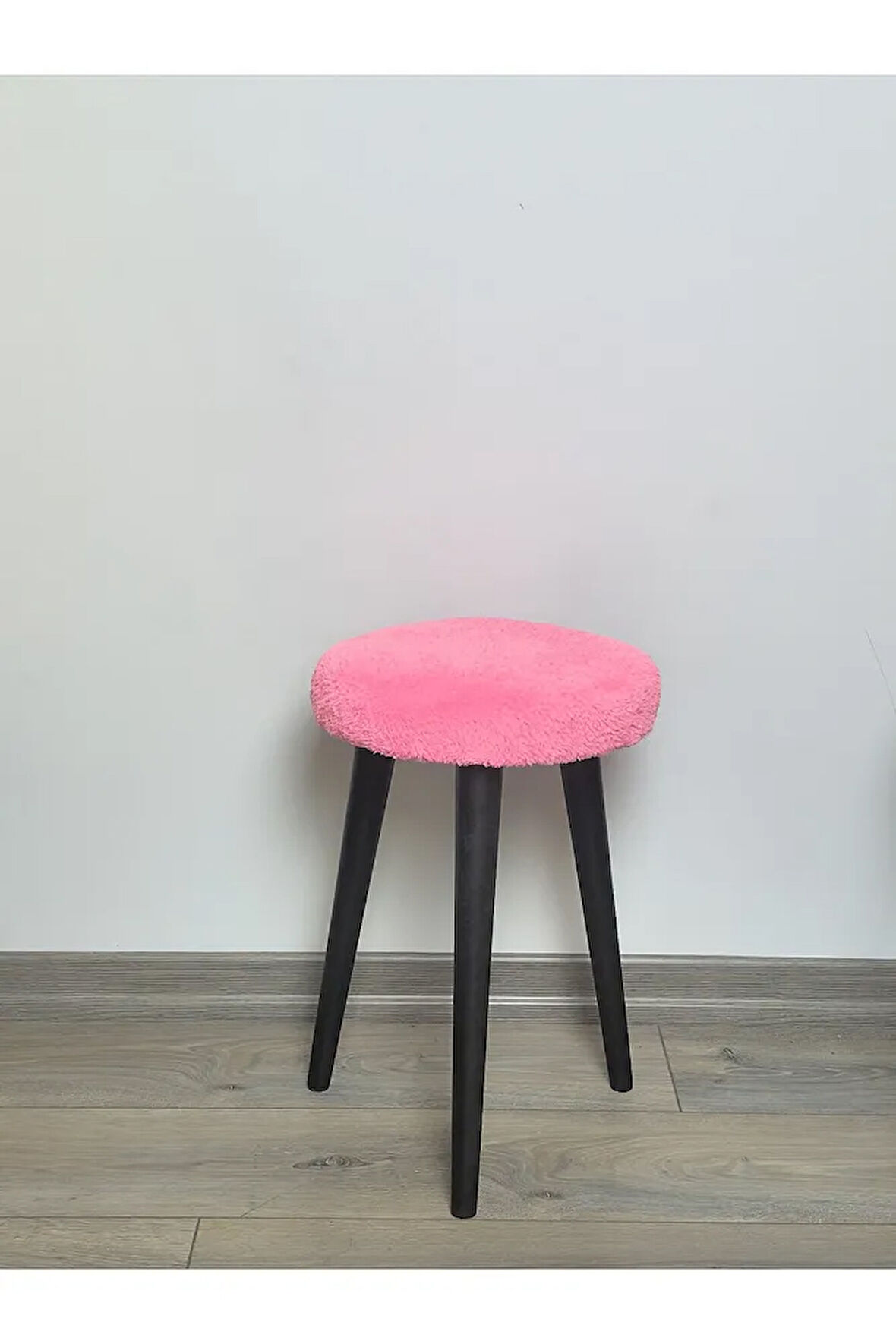 Cozy Peluş Puf Dekoratif Ahşap 3 Siyah Ayaklı Tabure Şık Konforlu Yumuşacık Modern ve Rahat Oturak
