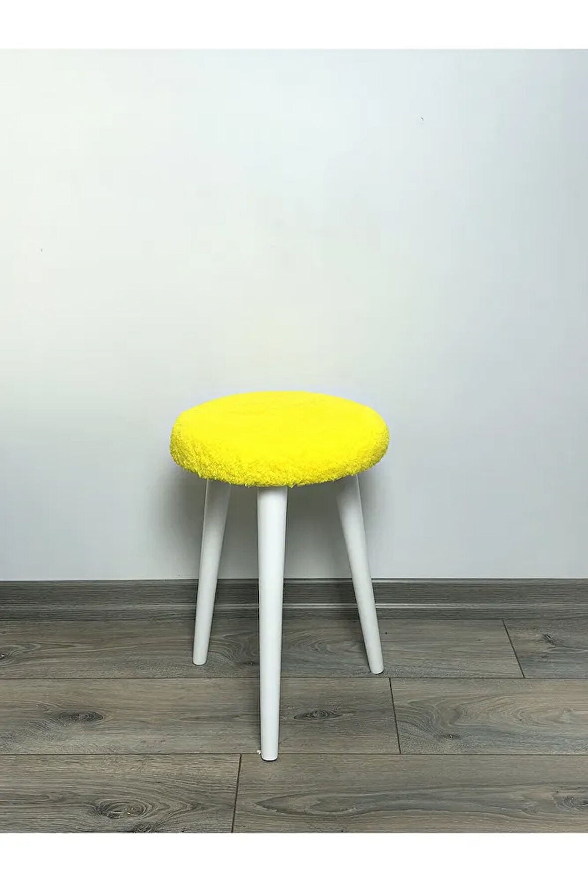 Cozy Peluş Puf Dekoratif Ahşap 3 Beyaz Ayaklı Tabure Şık Konforlu Yumuşacık Modern ve Rahat Oturak