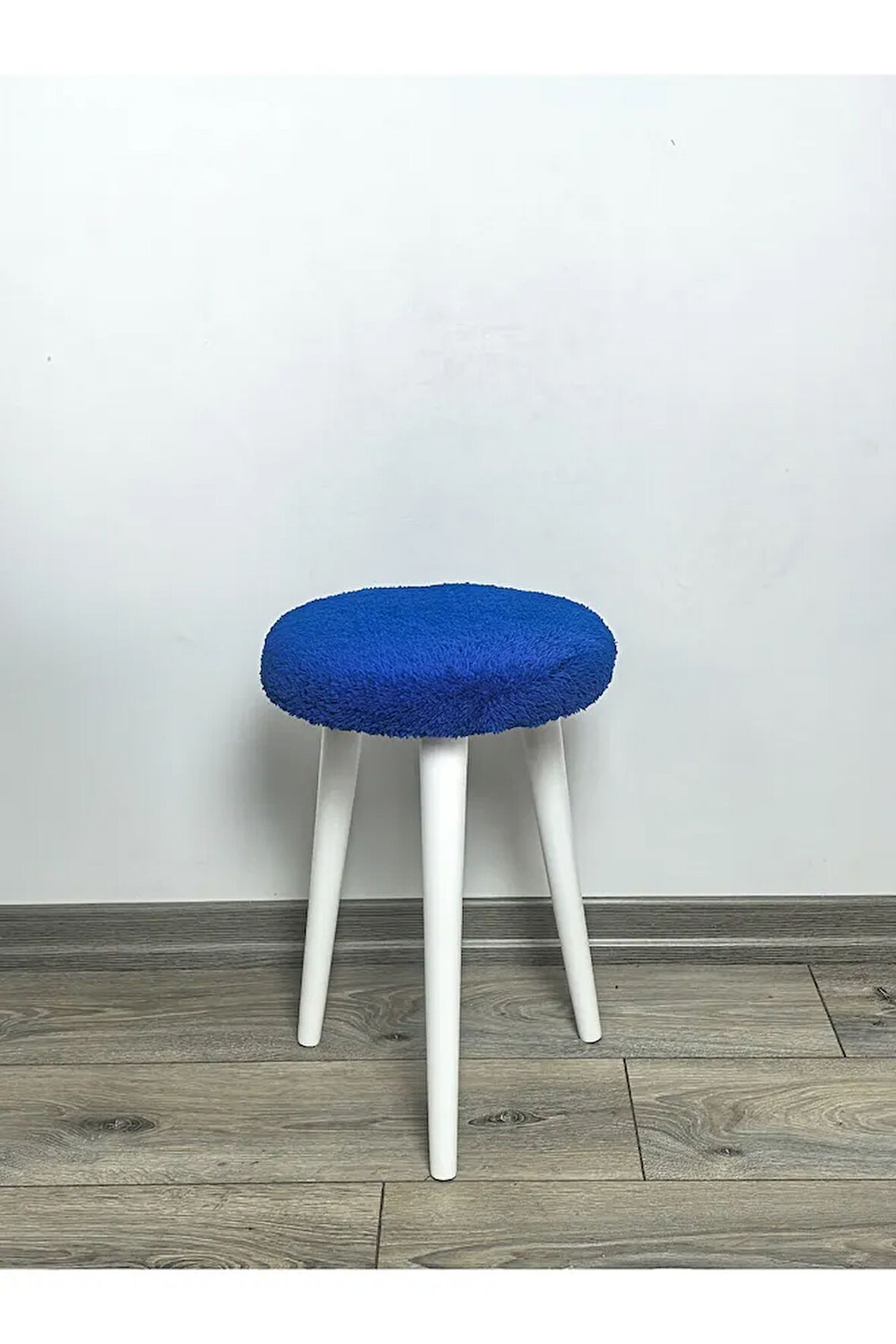 Cozy Peluş Puf Dekoratif Ahşap 3 Beyaz Ayaklı Tabure Şık Konforlu Yumuşacık Modern ve Rahat Oturak