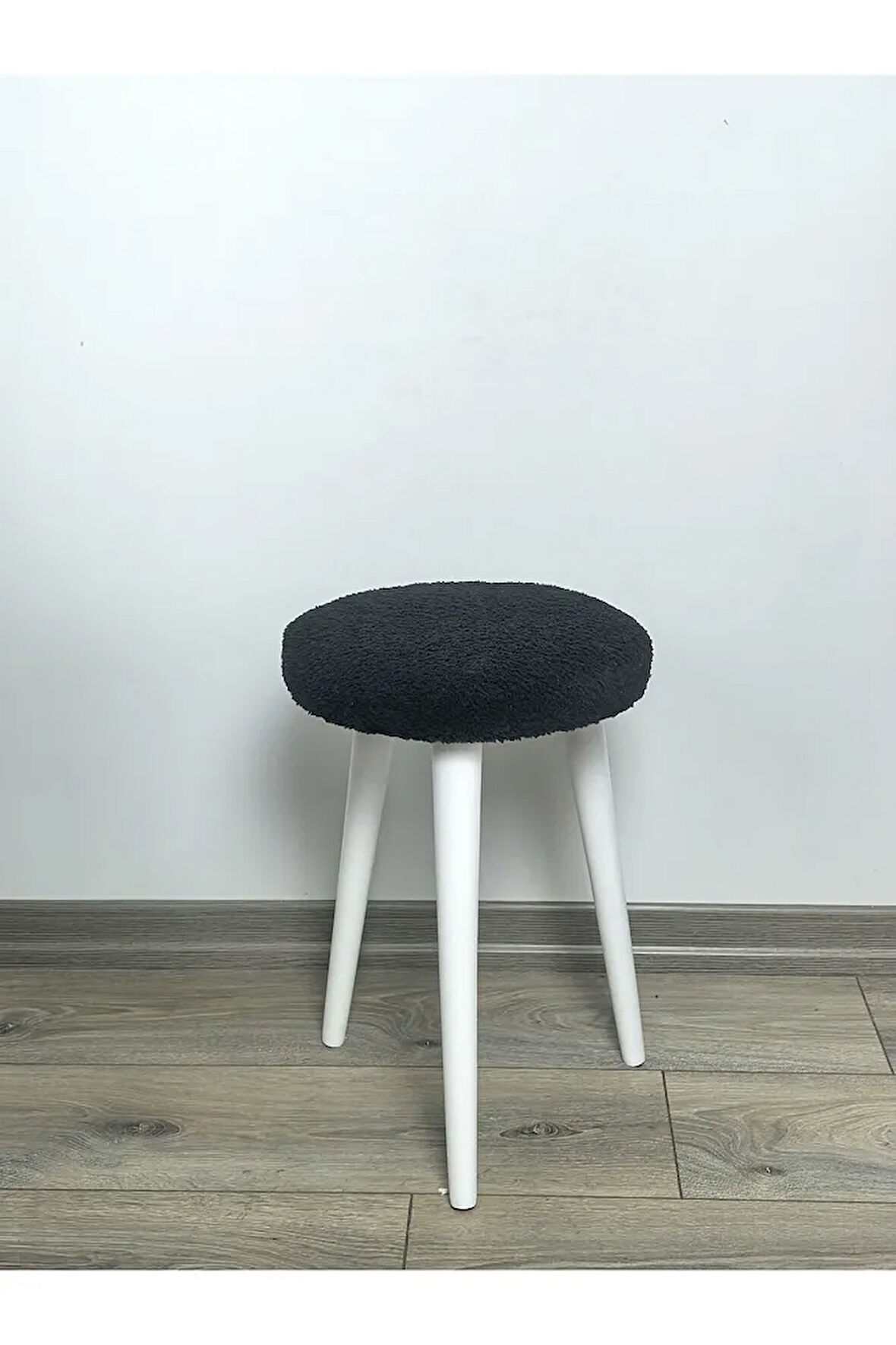 Cozy Peluş Puf Dekoratif Ahşap 3 Beyaz Ayaklı Tabure Şık Konforlu Yumuşacık Modern ve Rahat Oturak