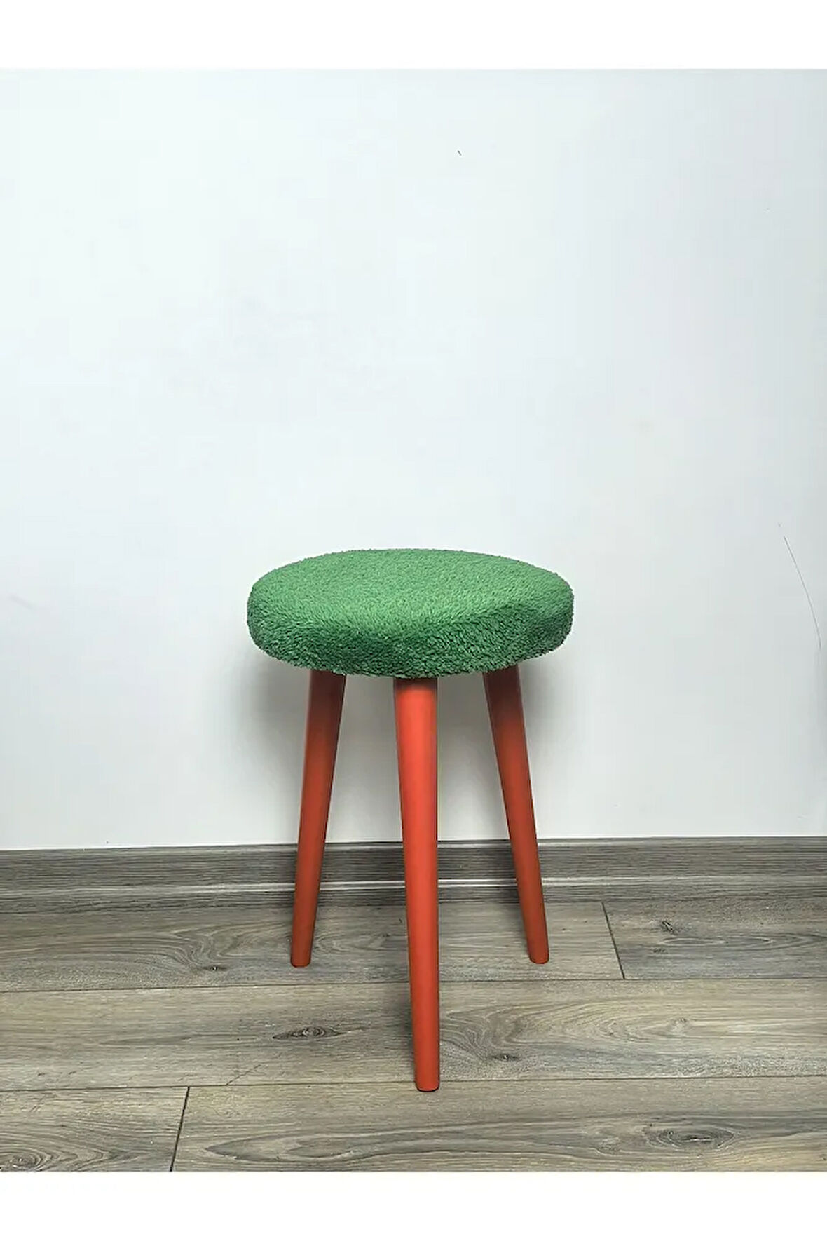 Cozy Peluş Puf Dekoratif Ahşap 3 Kırmızı Ayaklı Tabure Şık Konforlu Yumuşacık Modern ve Rahat Oturak