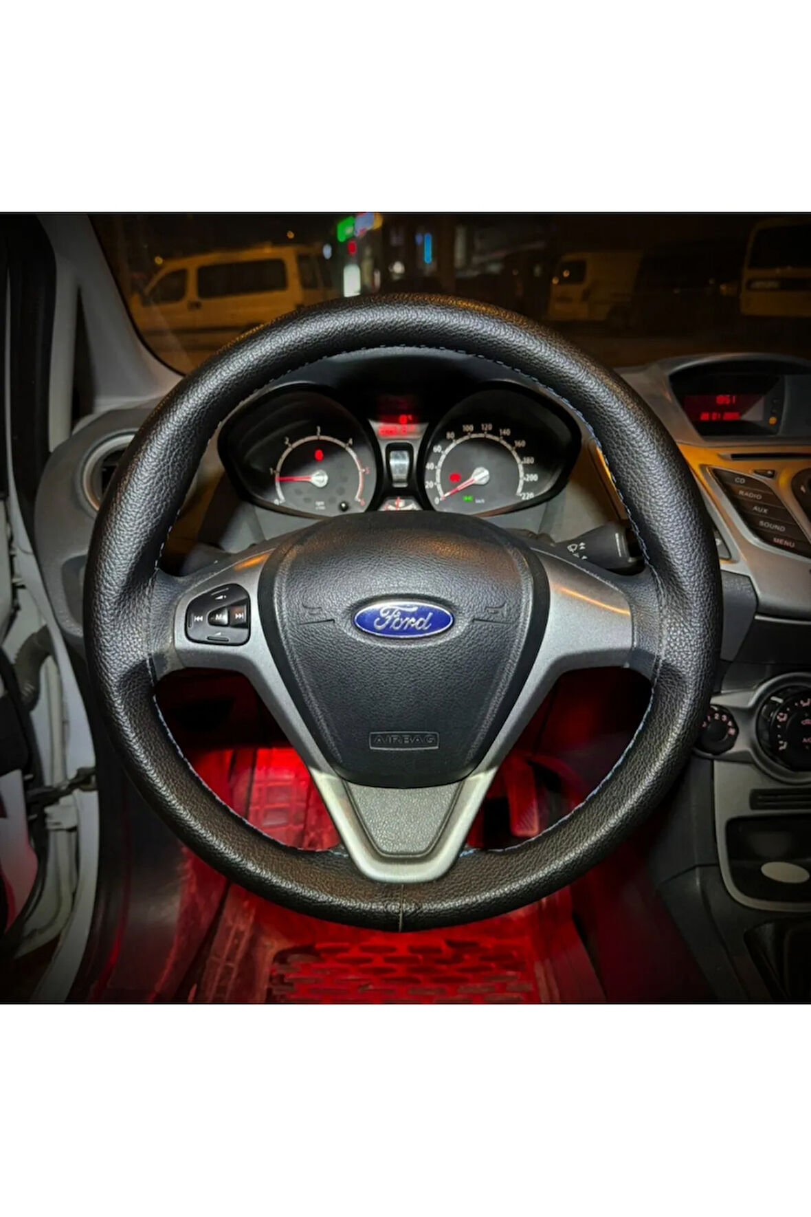 DİKİŞLİ DİREKSİYON KILIFI SİYAH DERİ GRİ DİKİŞLİ FORD CURRİER İÇİN