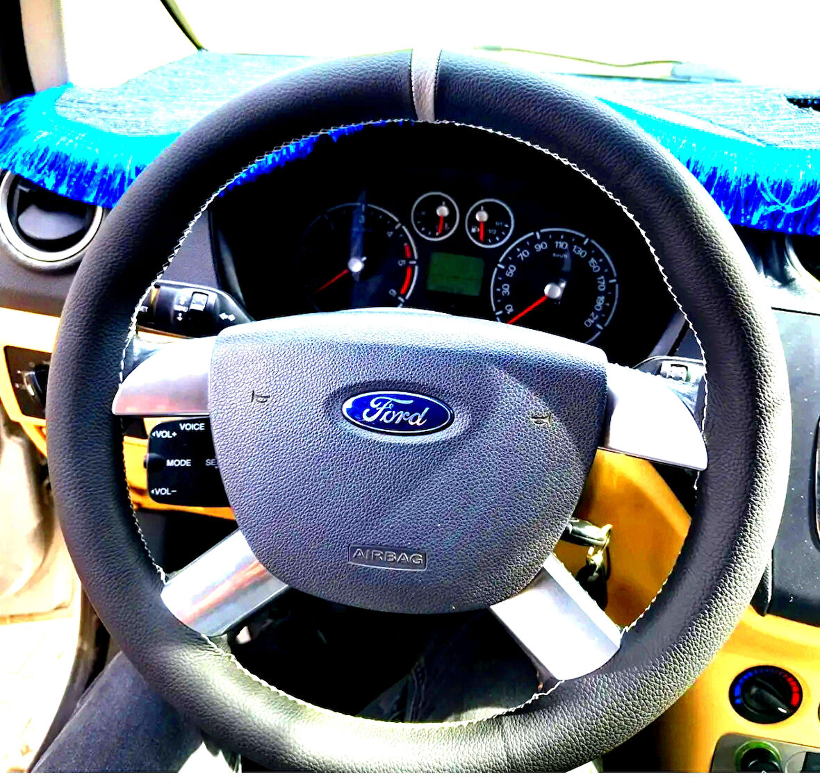 DİKİŞLİ DİREKSİYON KILIFI SİYAH DERİ GRİ YÜZÜK GRİ DİKİŞLİ FORD CONNECT İÇİN